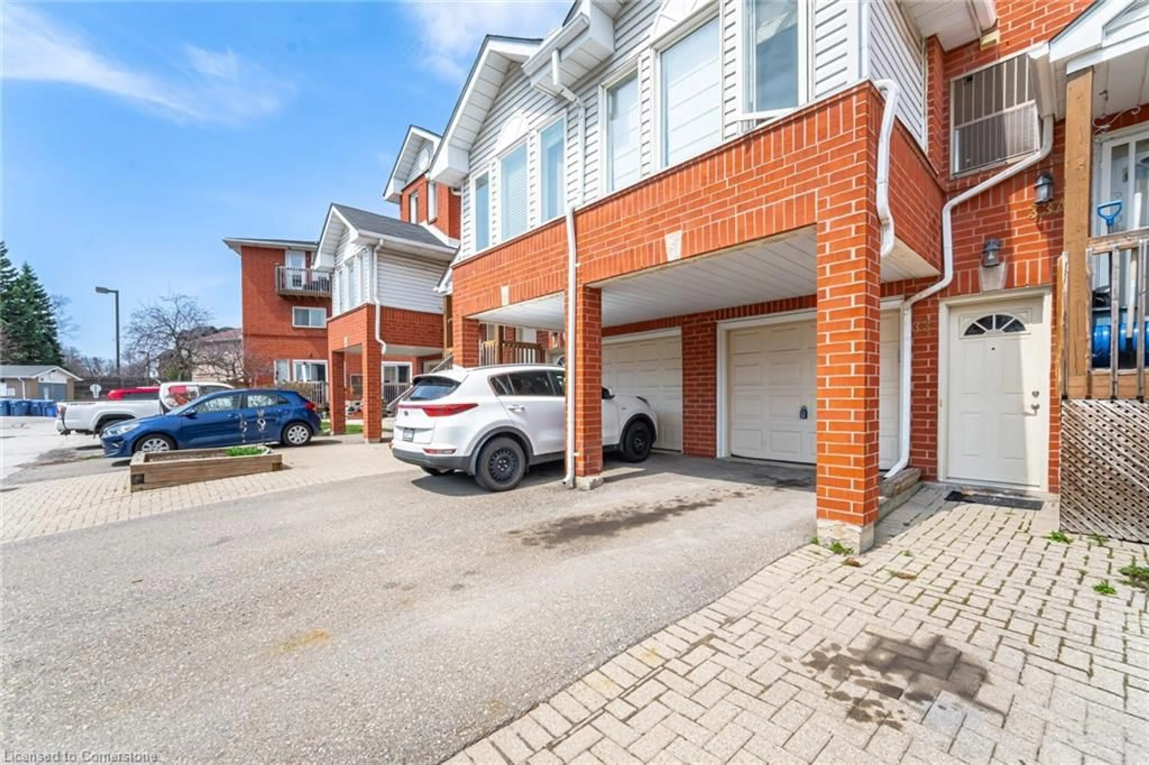 Home with brick exterior material, street for 33 Wylie Cir #40, Georgetown Ontario L7G 5M1