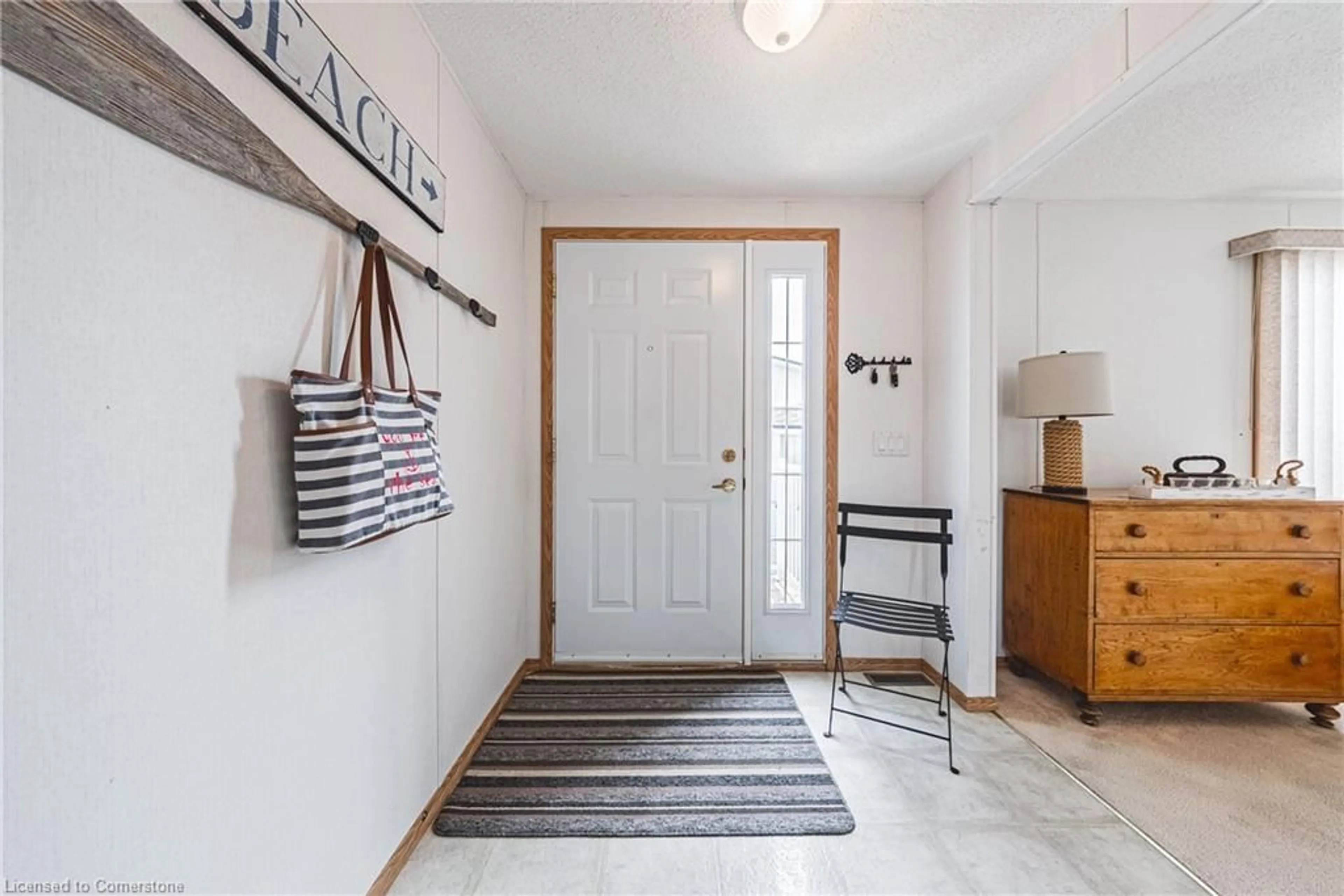 Indoor entryway for 52 Hemlock Crs Pvt, Puslinch Ontario N0B 2J0