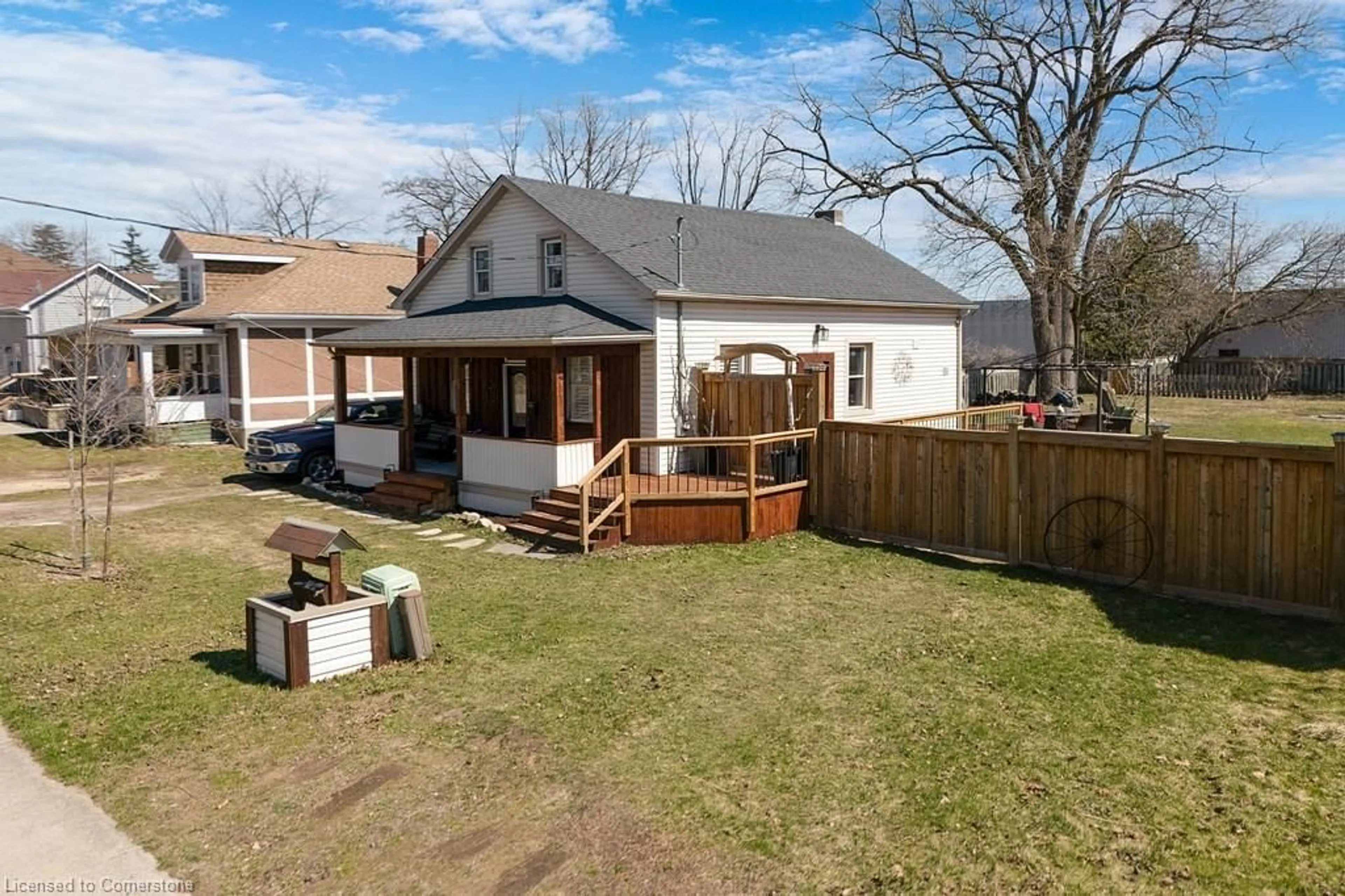 A pic from outside/outdoor area/front of a property/back of a property/a pic from drone, street for 9 Hopeton St, Cambridge Ontario N1R 3T4