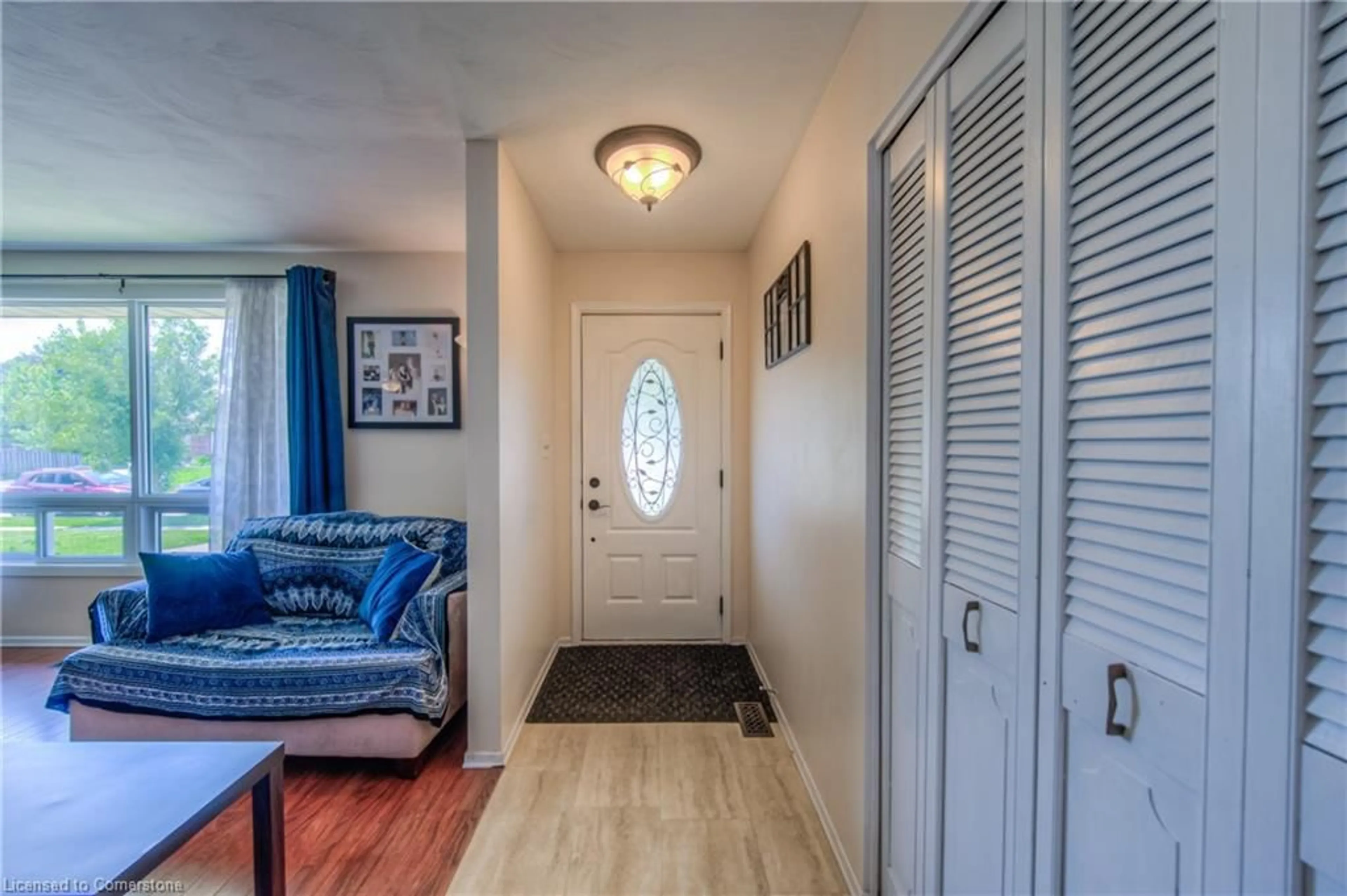 Indoor entryway for 20 Old Farm Rd, Brantford Ontario N3R 6P5