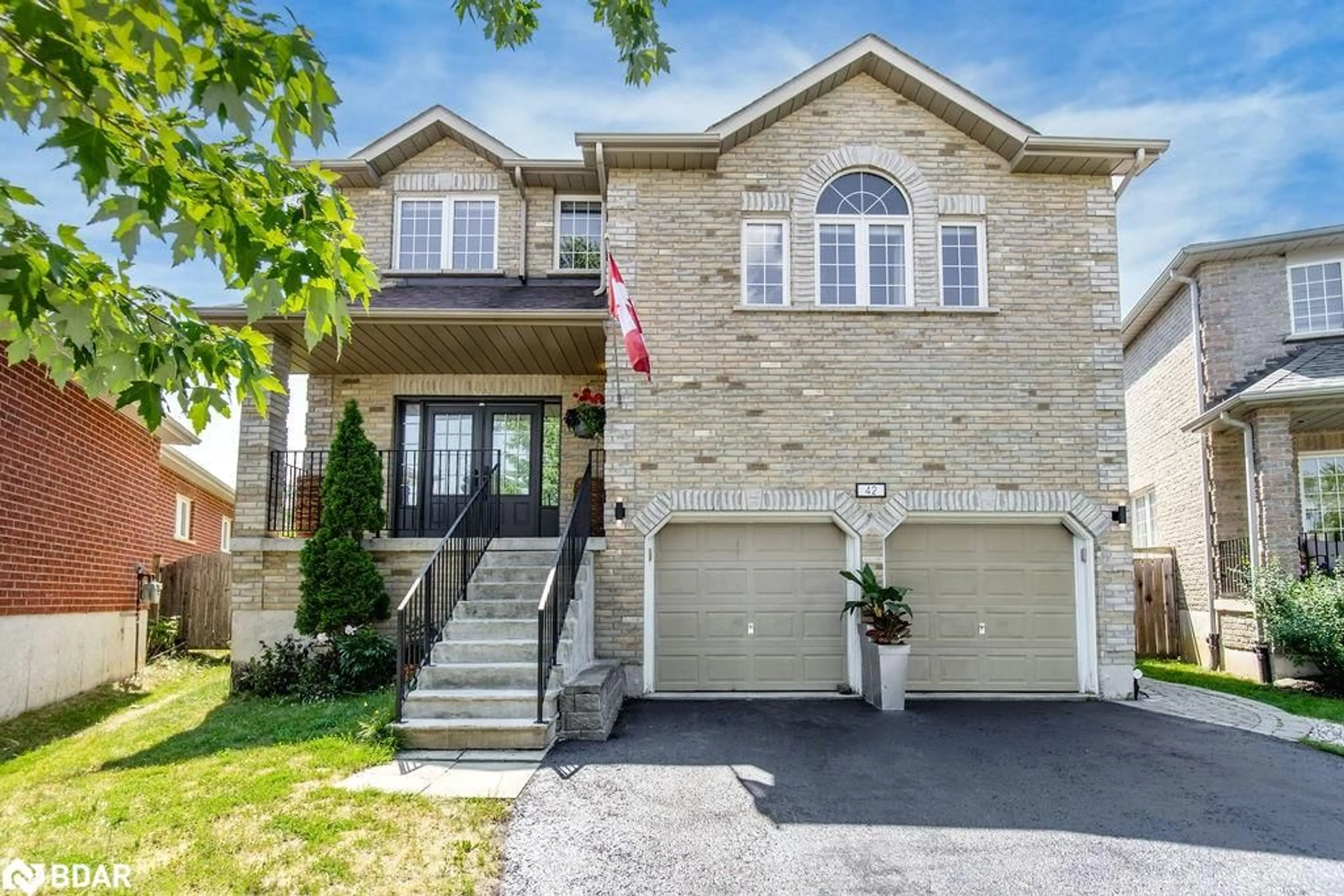 Home with brick exterior material, street for 42 Humber St, Barrie Ontario L4N 5S4
