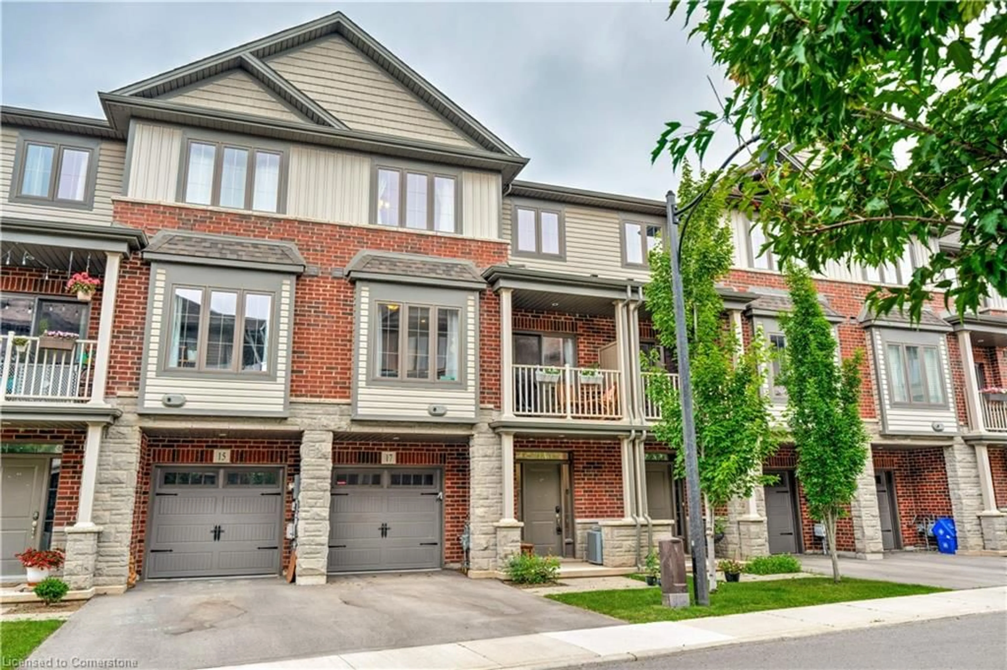 Home with brick exterior material, street for 17 Ridgeside Lane, Waterdown Ontario L8B 1W5