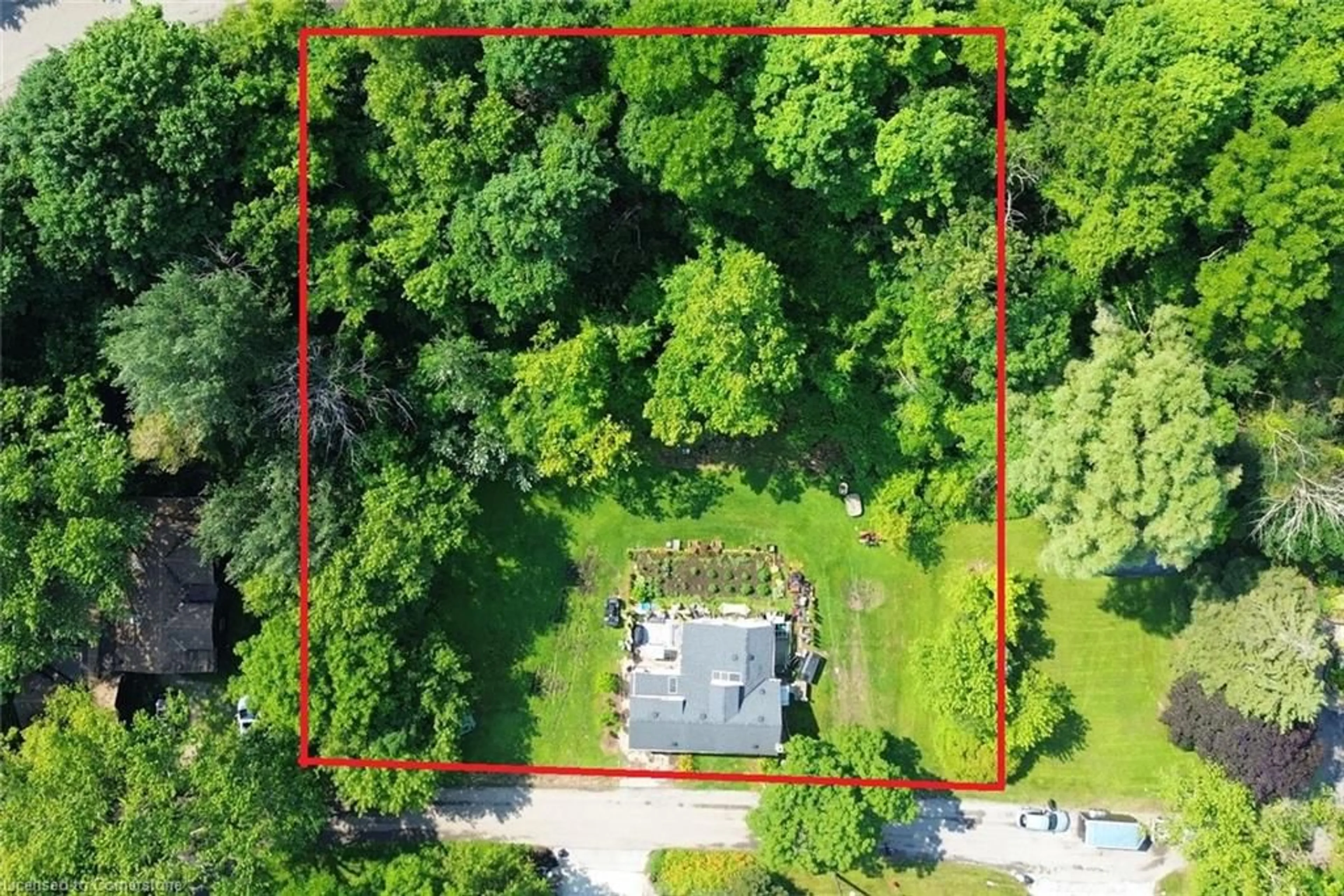 A pic from outside/outdoor area/front of a property/back of a property/a pic from drone, unknown for 628 Mill St, Ancaster Ontario L9G 3G5