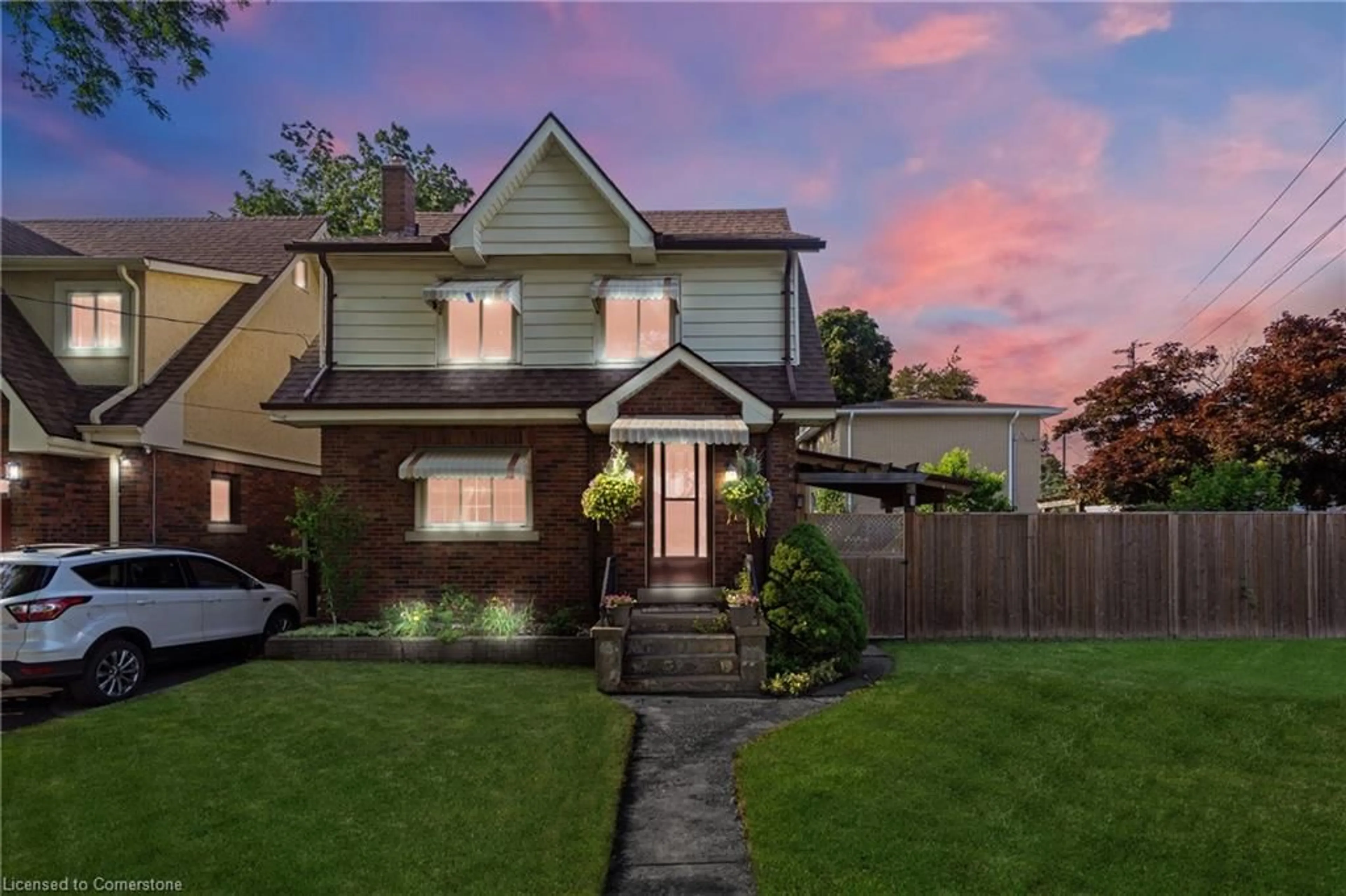 Home with brick exterior material, street for 332 Wellington St, Brantford Ontario N3S 4A5
