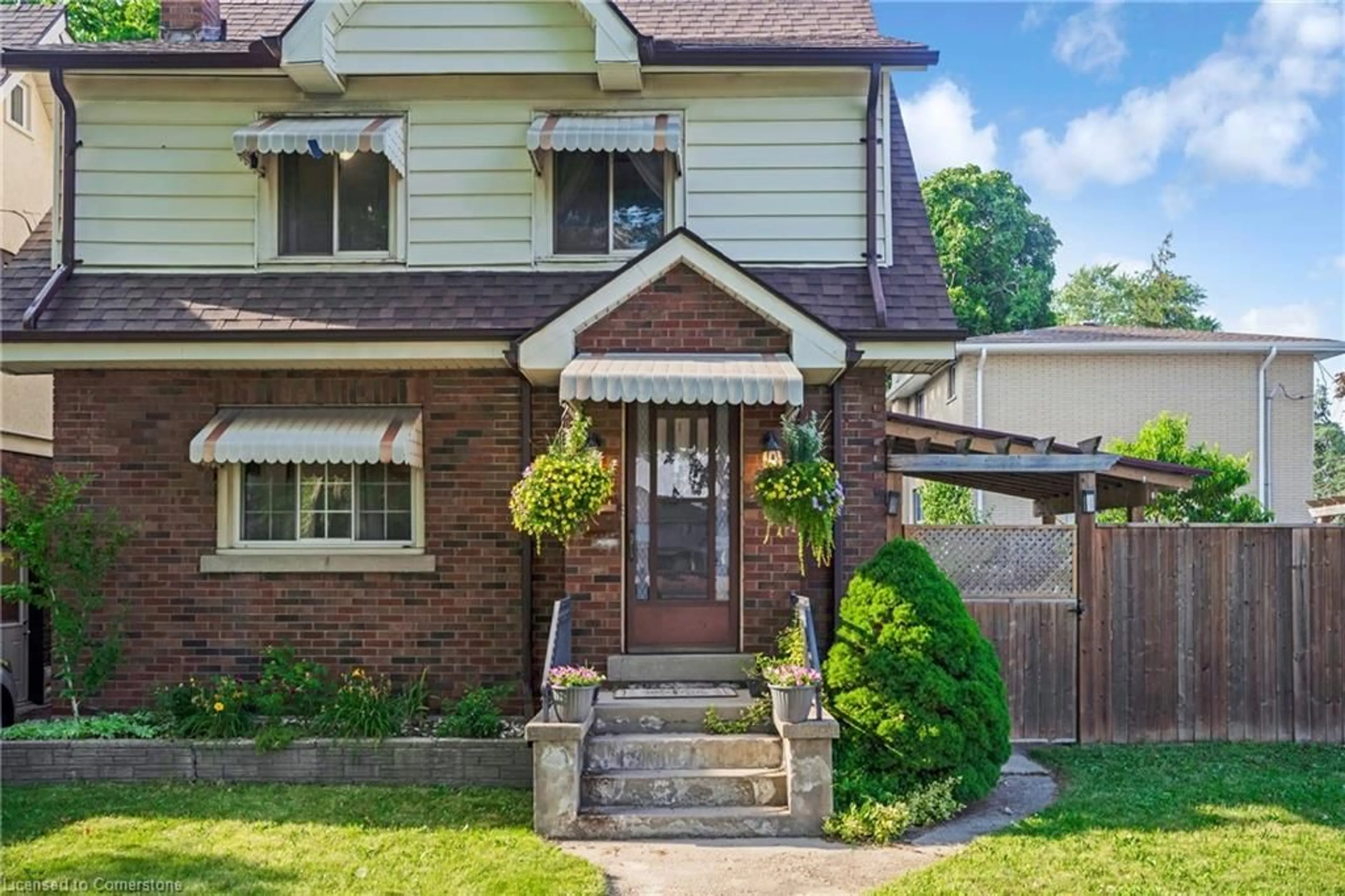 Home with brick exterior material, street for 332 Wellington St, Brantford Ontario N3S 4A5