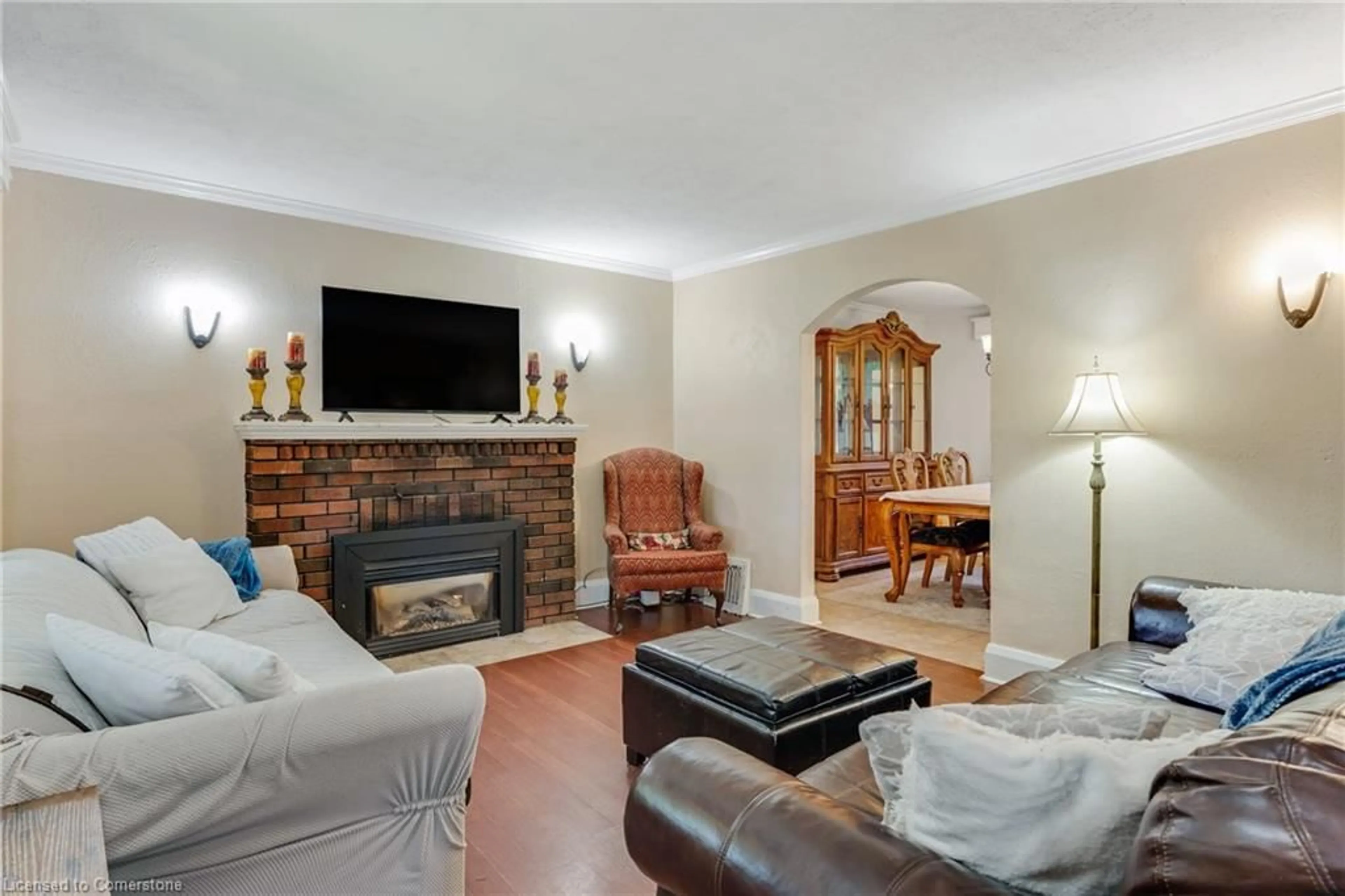 Living room with furniture, unknown for 332 Wellington St, Brantford Ontario N3S 4A5