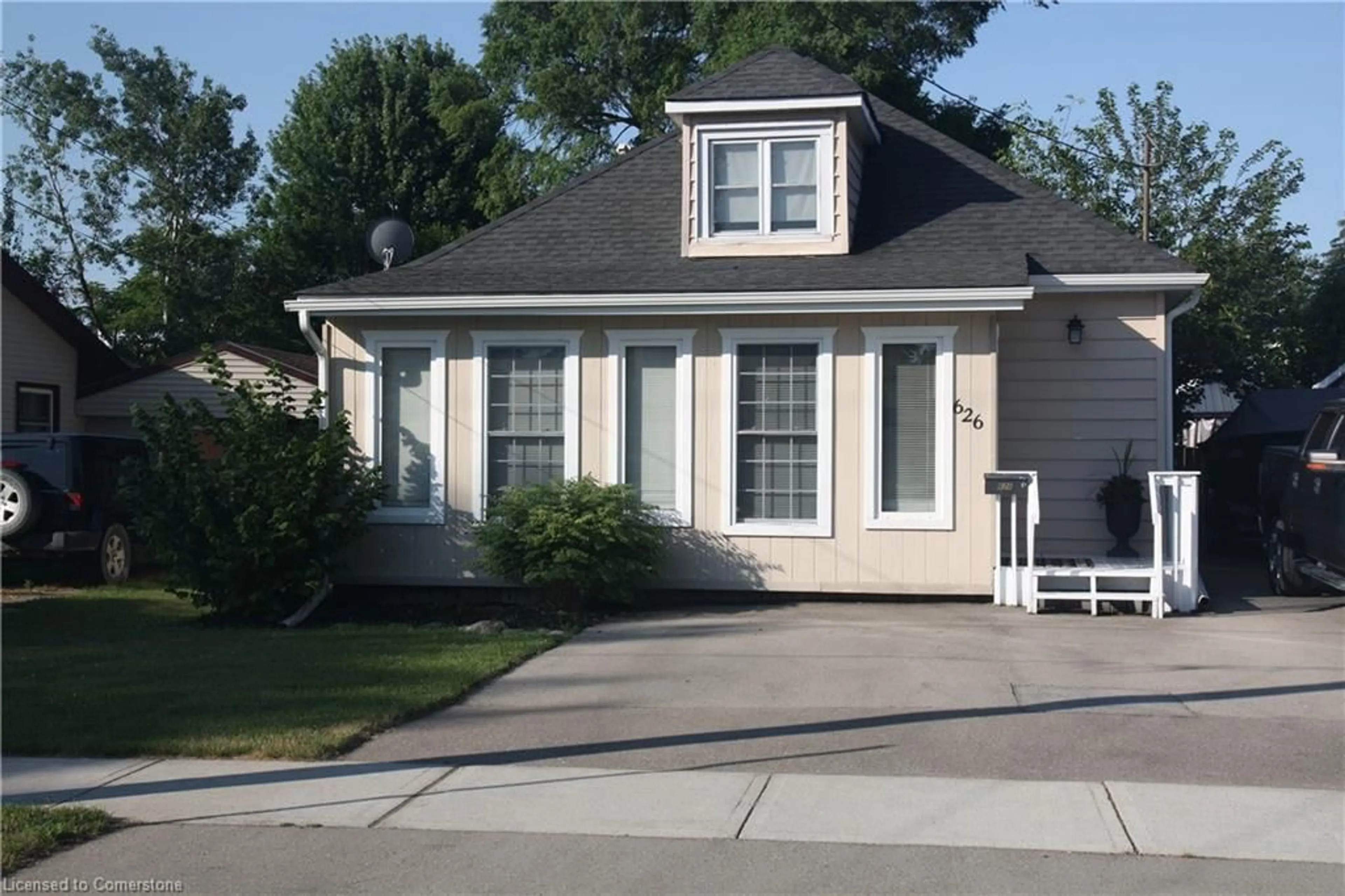 Home with vinyl exterior material, street for 626 Alder St, Dunnville Ontario N1A 1S5