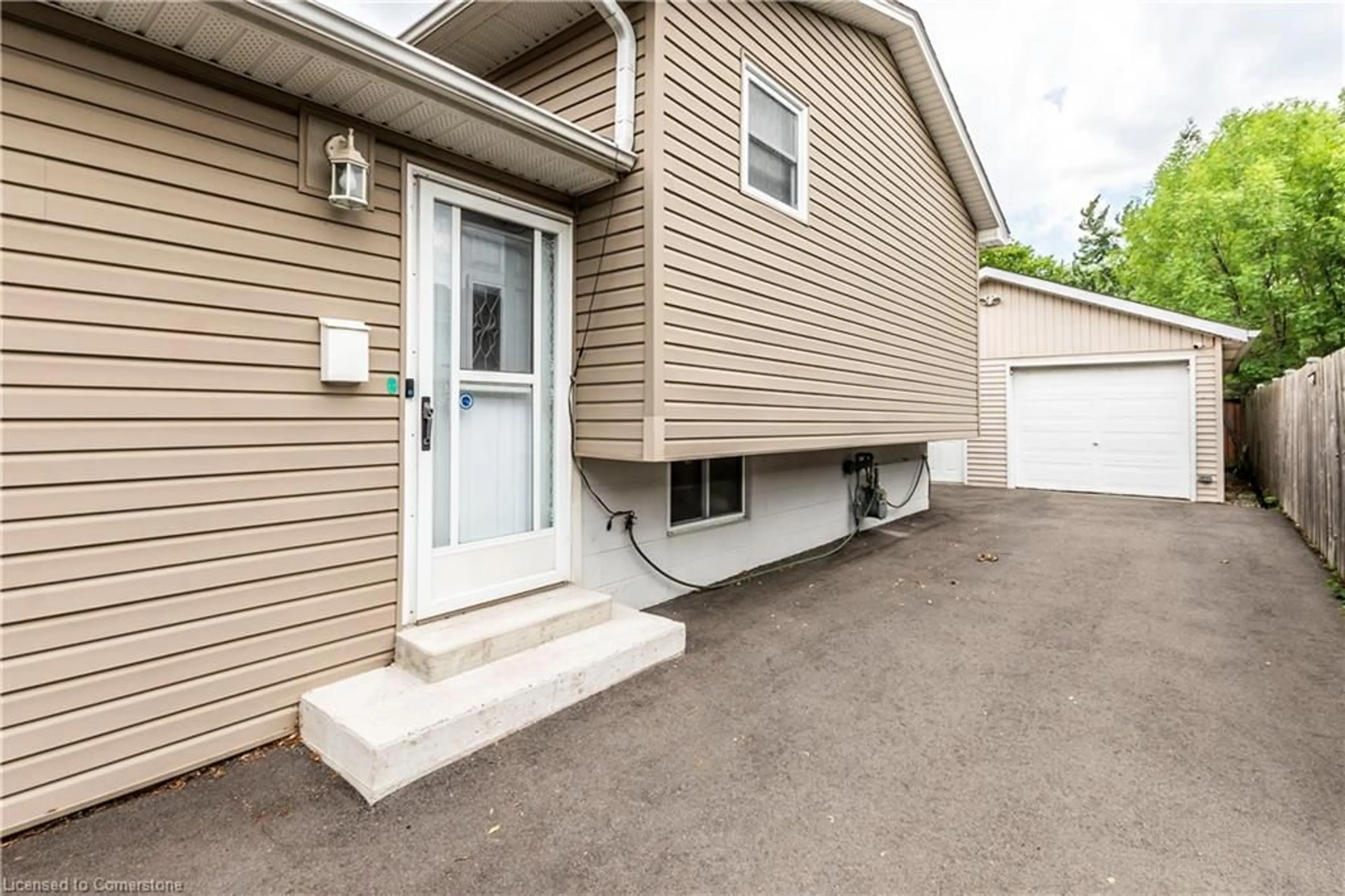 Home with vinyl exterior material, street for 25 Behan St, Hamilton Ontario L8T 4N5