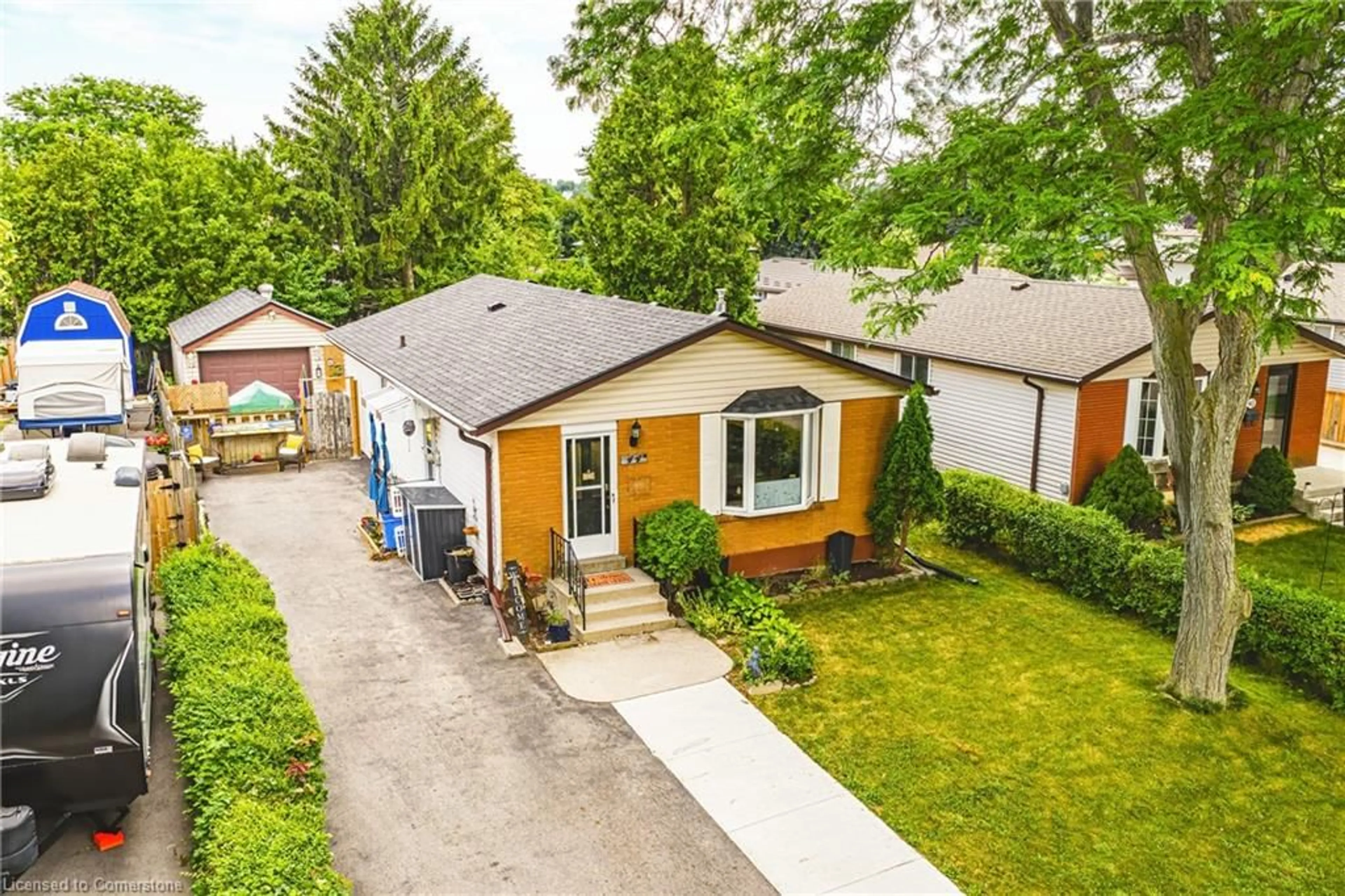 A pic from outside/outdoor area/front of a property/back of a property/a pic from drone, street for 44 Billington Cres, Hamilton Ontario L8T 4R1