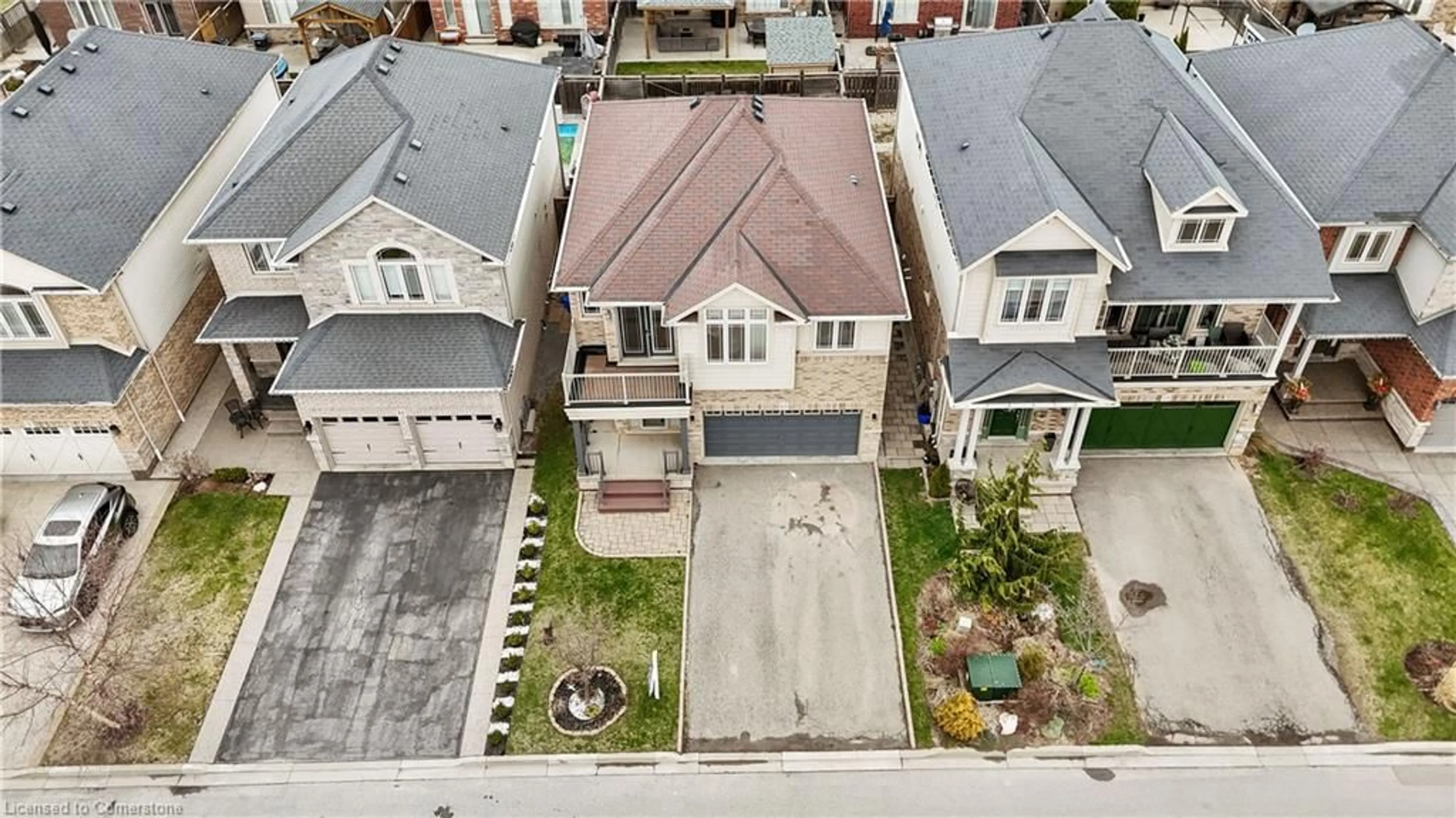 A pic from outside/outdoor area/front of a property/back of a property/a pic from drone, street for 15 Norbrook Dr, Stoney Creek Ontario L8E 0G6