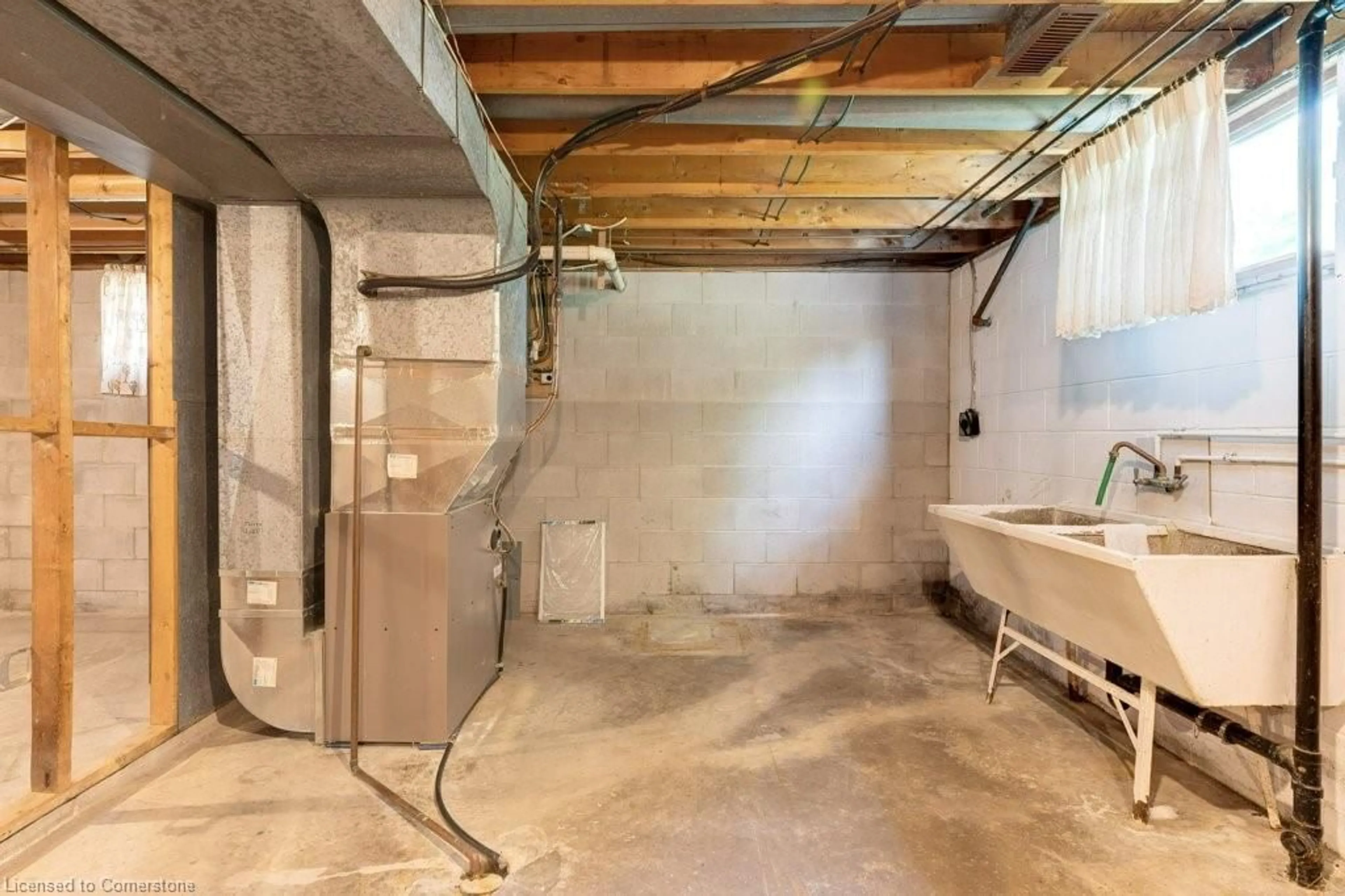 A pic of a room for 56 Gray Rd, Stoney Creek Ontario L8G 2X5