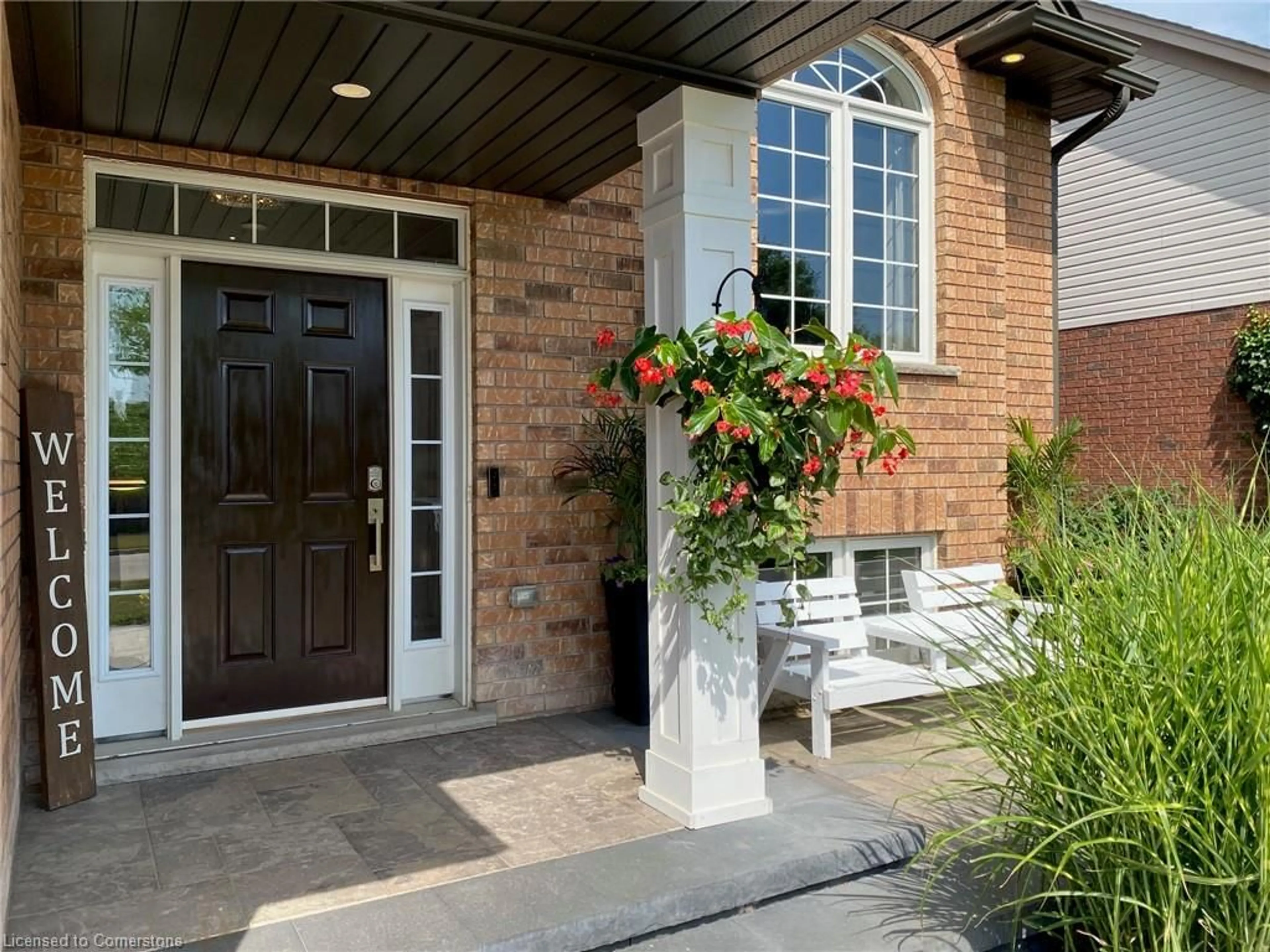 Indoor entryway for 42 Jane St, Smithville Ontario L0R 2A0
