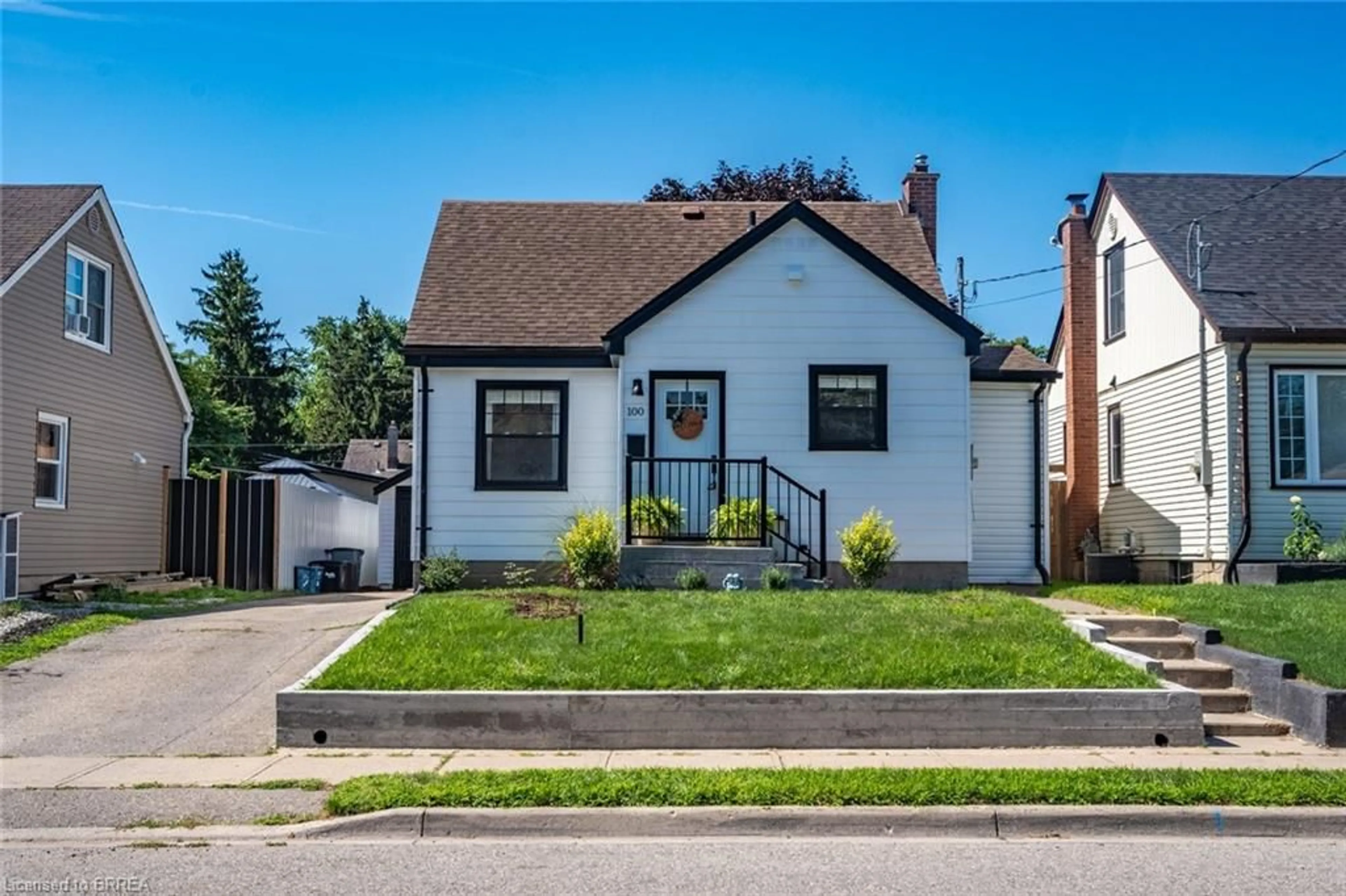 Home with brick exterior material, street for 100 Morton Ave, Brantford Ontario N3R 2P1