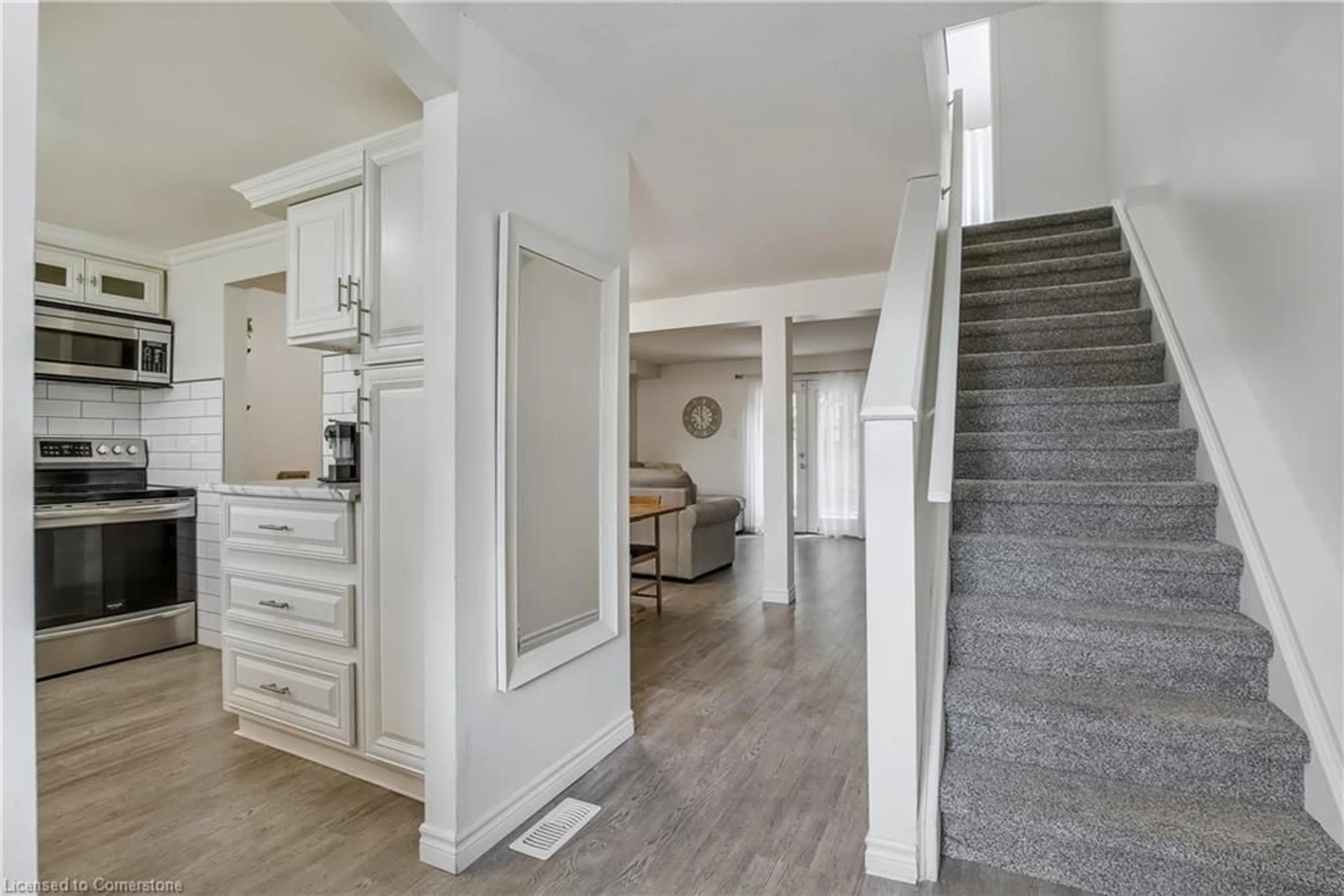 Indoor entryway for 103 Ironstone Dr, Cambridge Ontario N1P 1A4