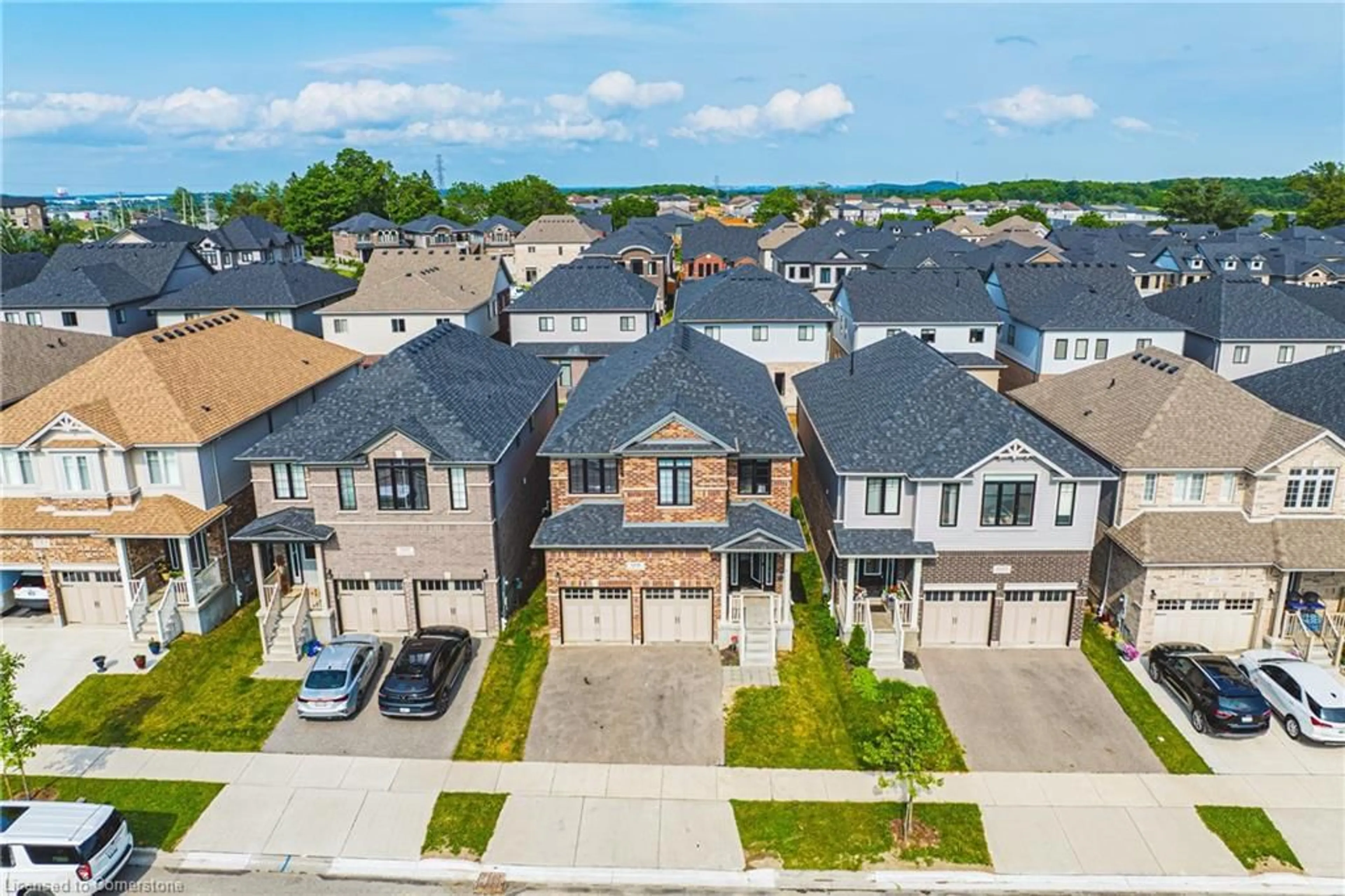 A pic from outside/outdoor area/front of a property/back of a property/a pic from drone, street for 601 Florencedale Crescent Cres, Kitchener Ontario N2R 0N4