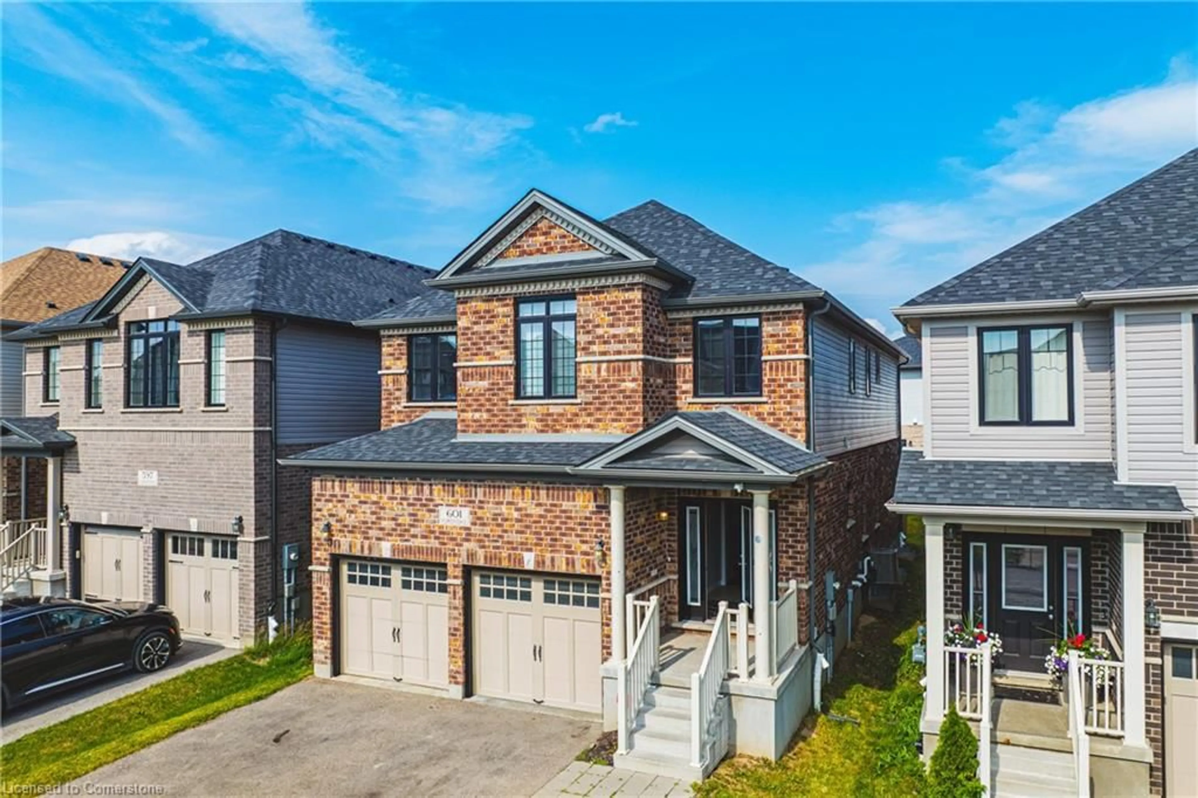 A pic from outside/outdoor area/front of a property/back of a property/a pic from drone, street for 601 Florencedale Crescent Cres, Kitchener Ontario N2R 0N4