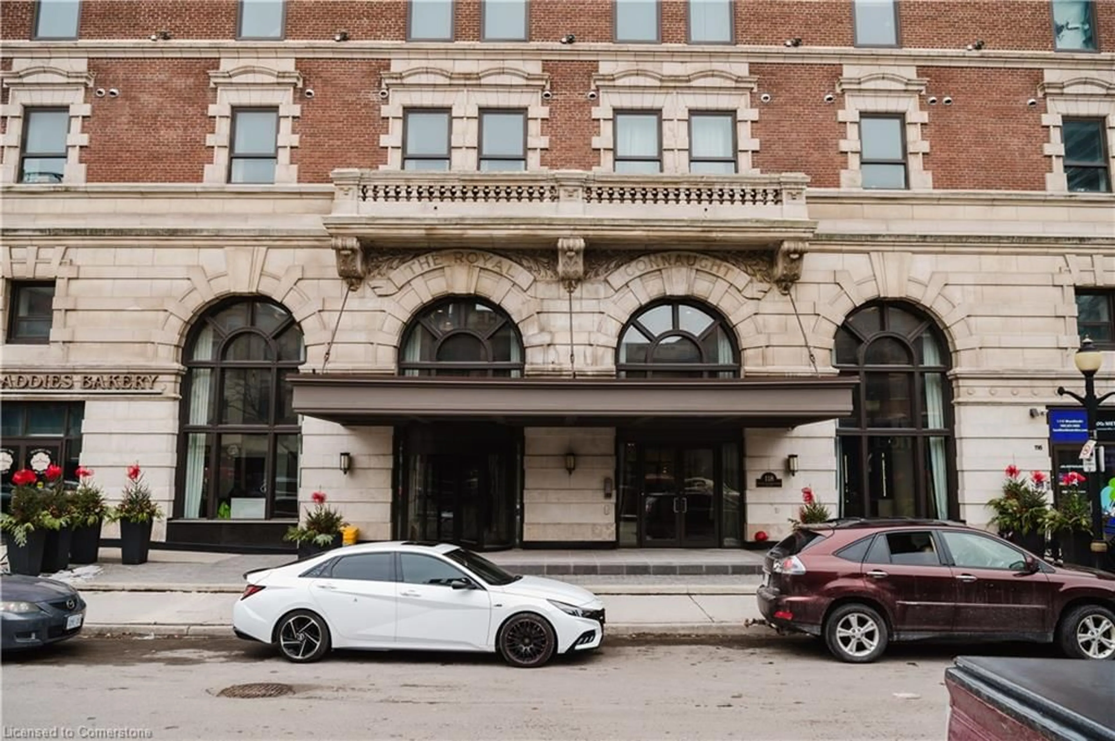 Lobby for 118 King St #LPH13, Hamilton Ontario L8N 1A8