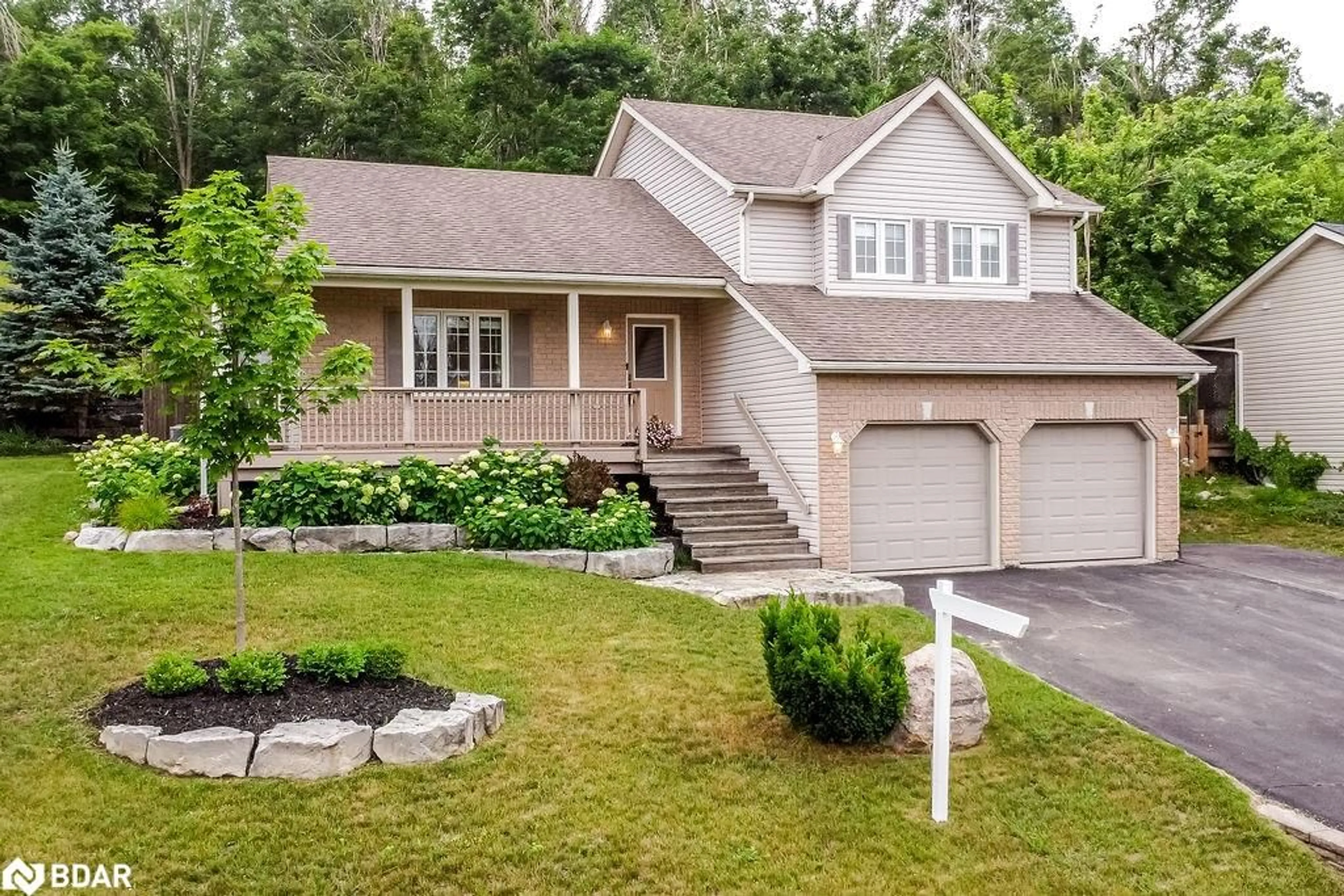Home with vinyl exterior material, street for 24 Ironwood Trail, Oro-Medonte Ontario L0K 1E0