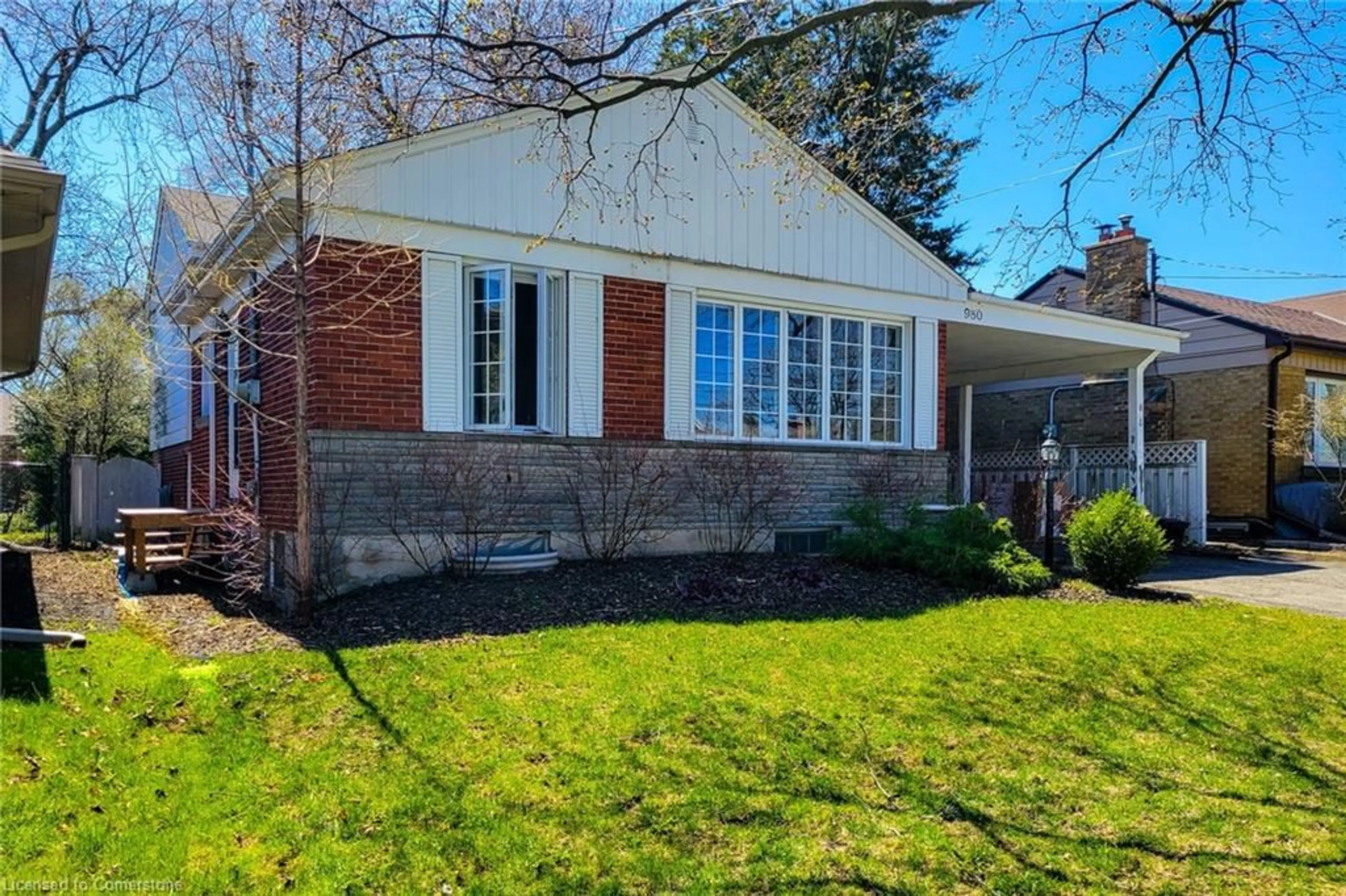Home with brick exterior material, street for 980 Brucedale Ave, Hamilton Ontario L8T 1M4