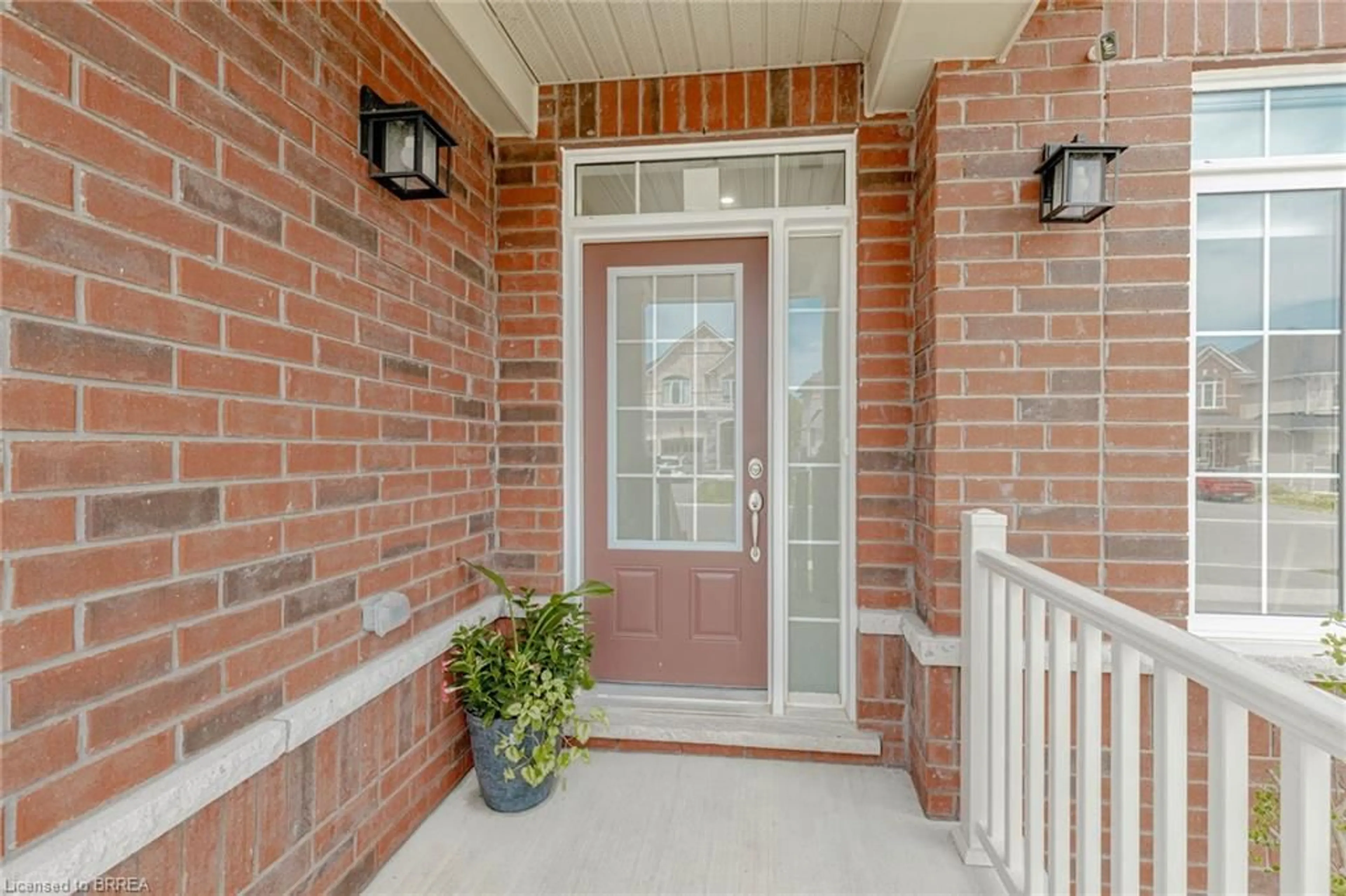 Indoor entryway for 108 Oak Ave, Paris Ontario N3L 0J6