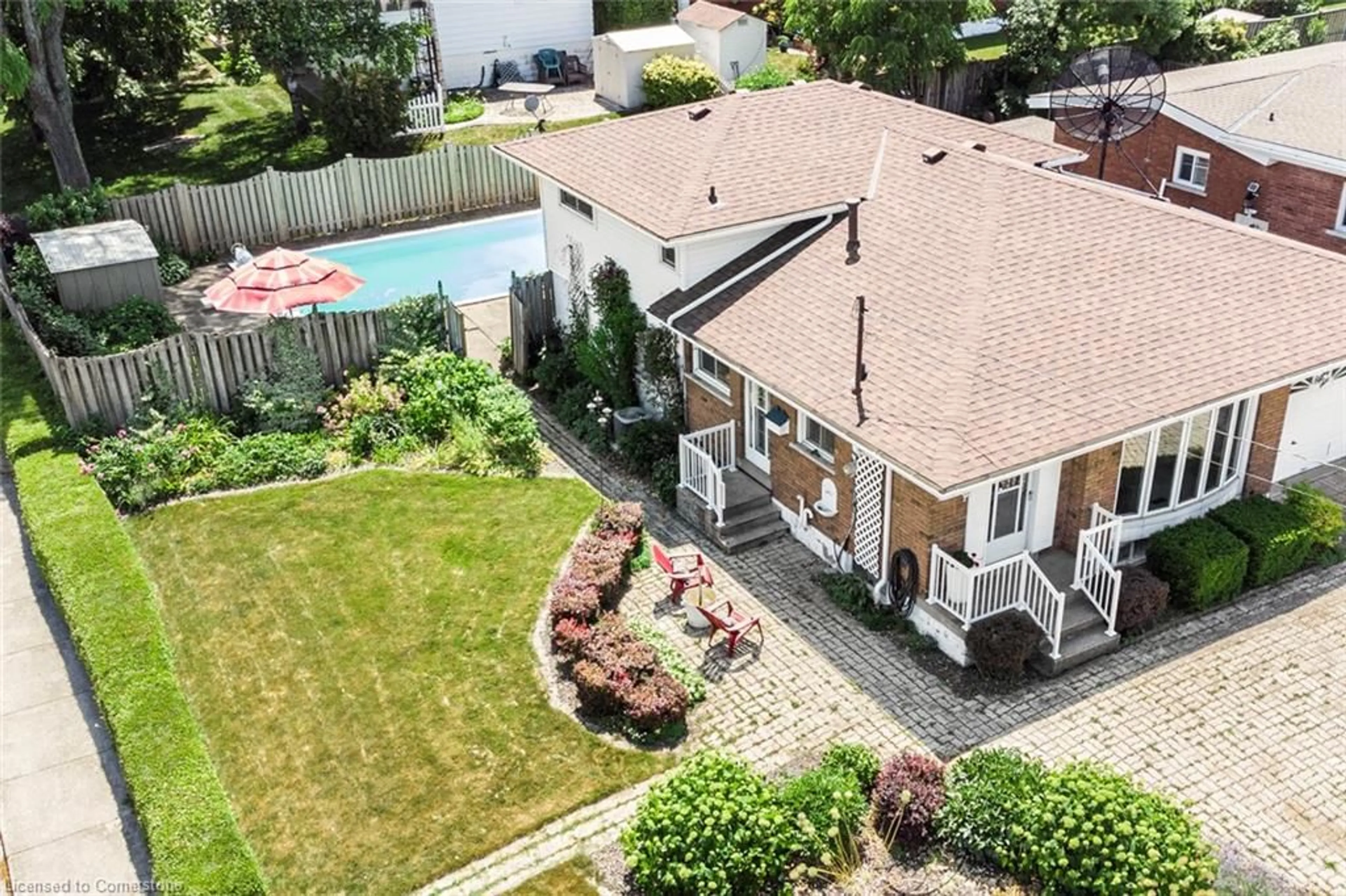 A pic from outside/outdoor area/front of a property/back of a property/a pic from drone, street for 86 Ranchdale Dr, Hamilton Ontario L8V 2M1