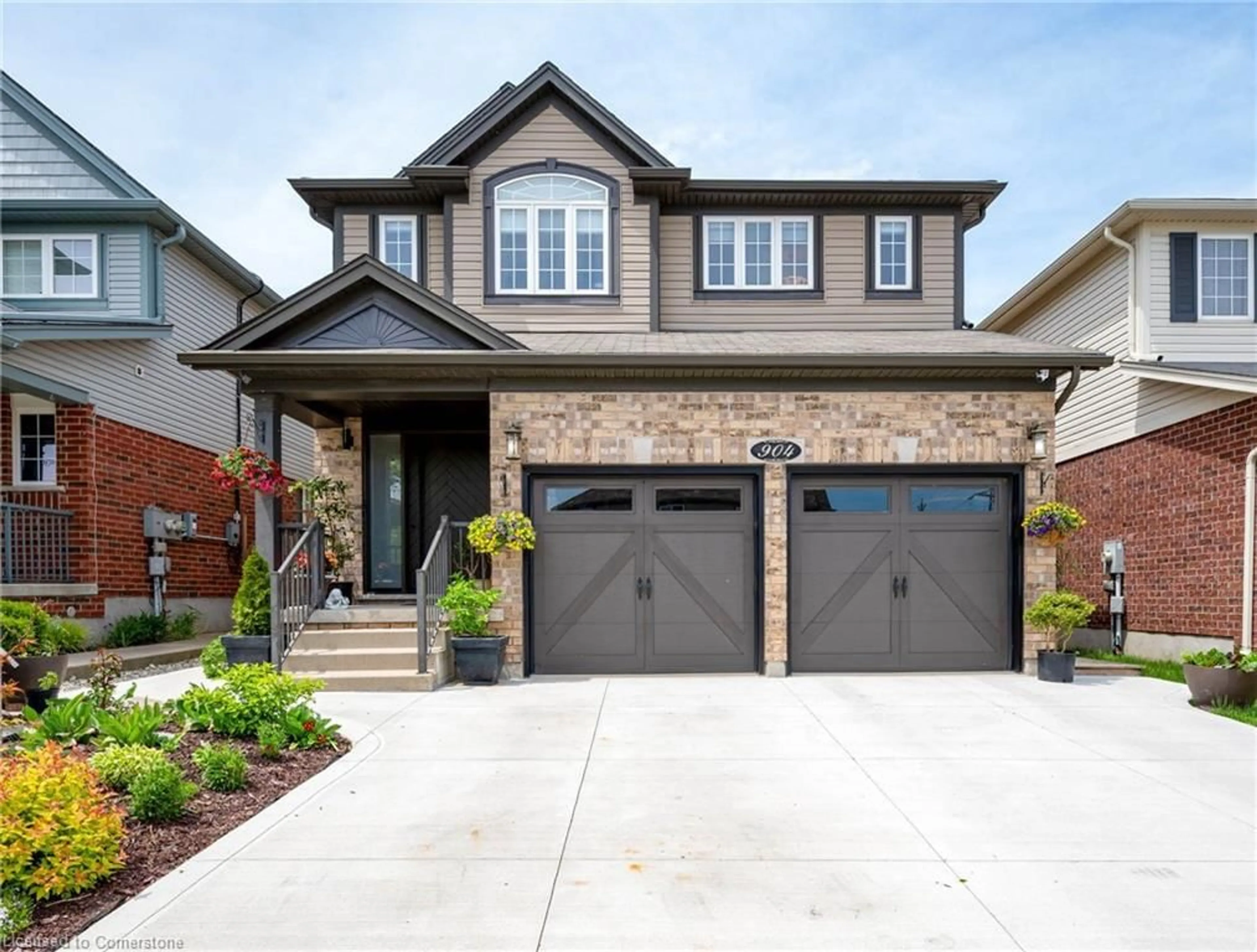 Home with brick exterior material, street for 904 Magdalena Crt, Kitchener Ontario N2E 0B3
