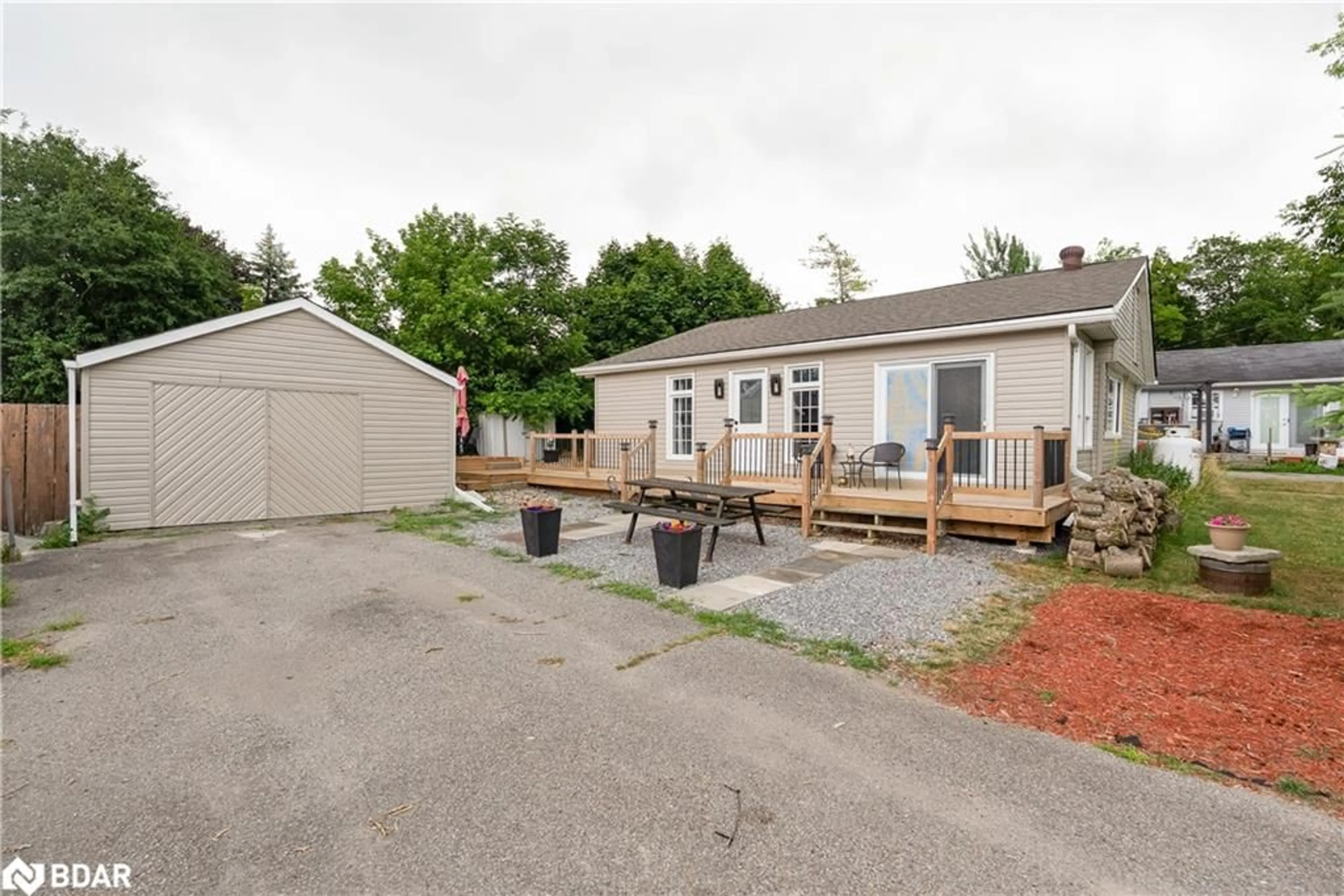 Patio, street for 16 Third St, Dunsford Ontario K0M 1L0