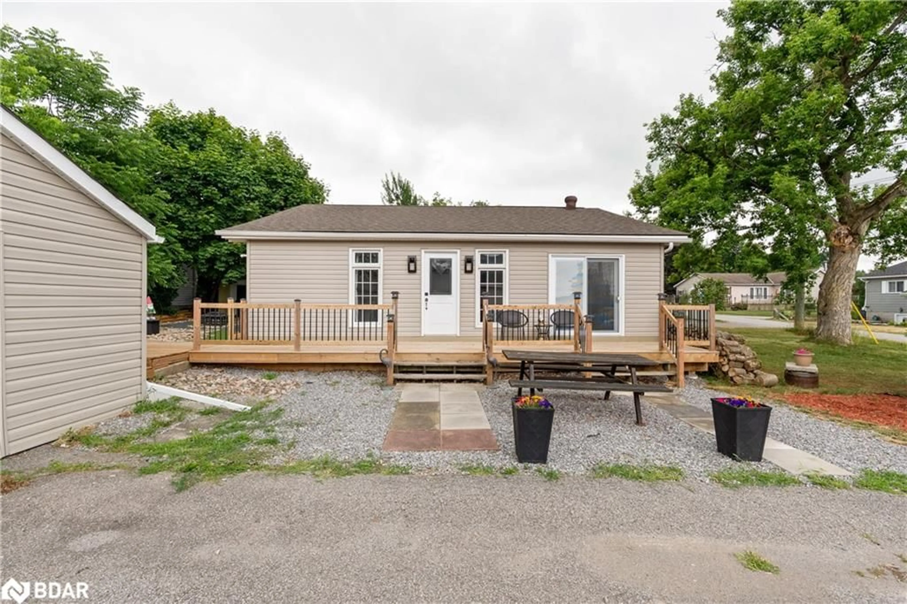 Patio, street for 16 Third St, Dunsford Ontario K0M 1L0