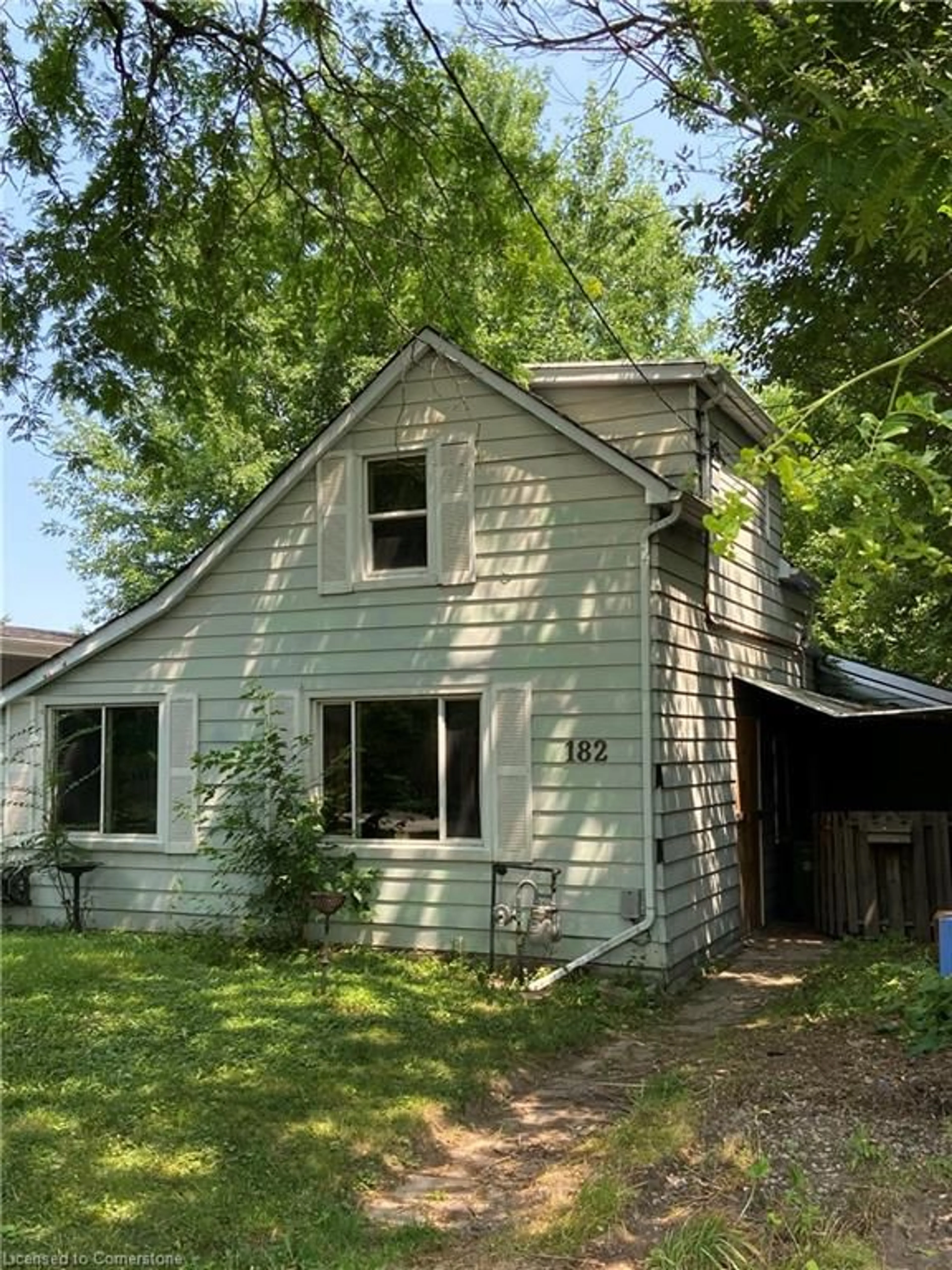 Home with vinyl exterior material, street for 182 Canada St, Hamilton Ontario L8P 1P6