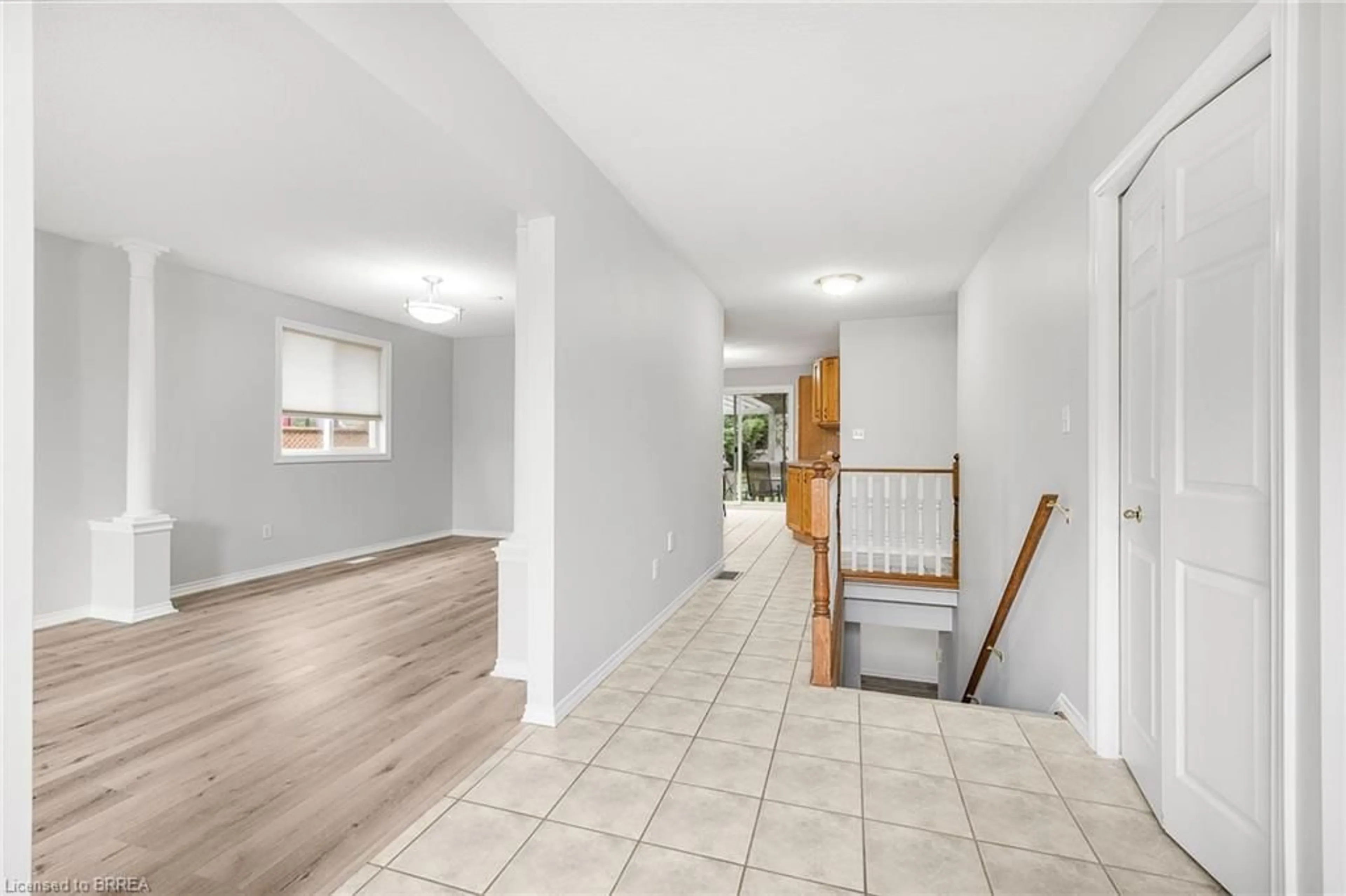 Indoor entryway for 95 Myrtleville Dr, Brantford Ontario N3V 1E5