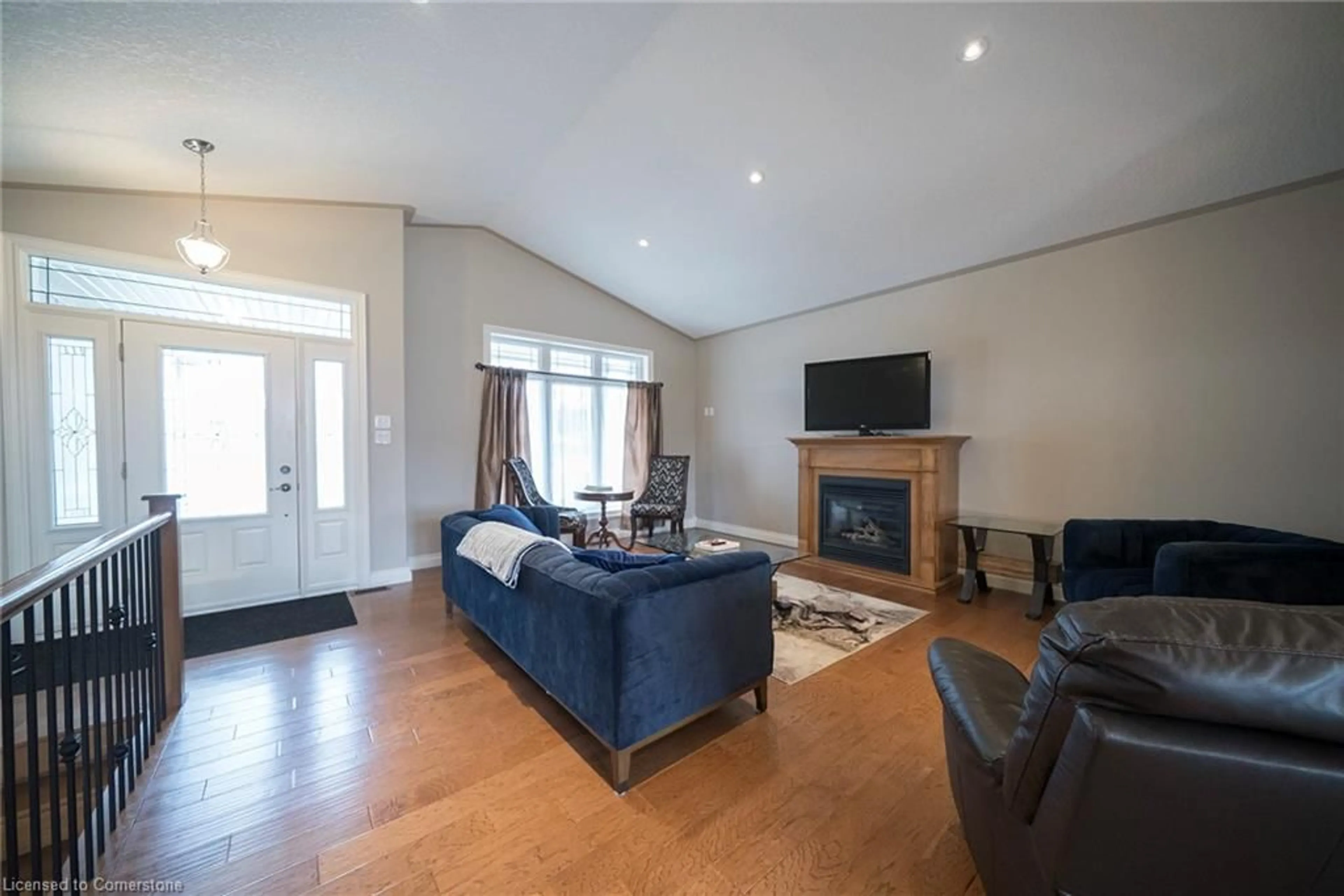 Living room with furniture, wood/laminate floor for 419 Queen St, Simcoe Ontario N3Y 5M9