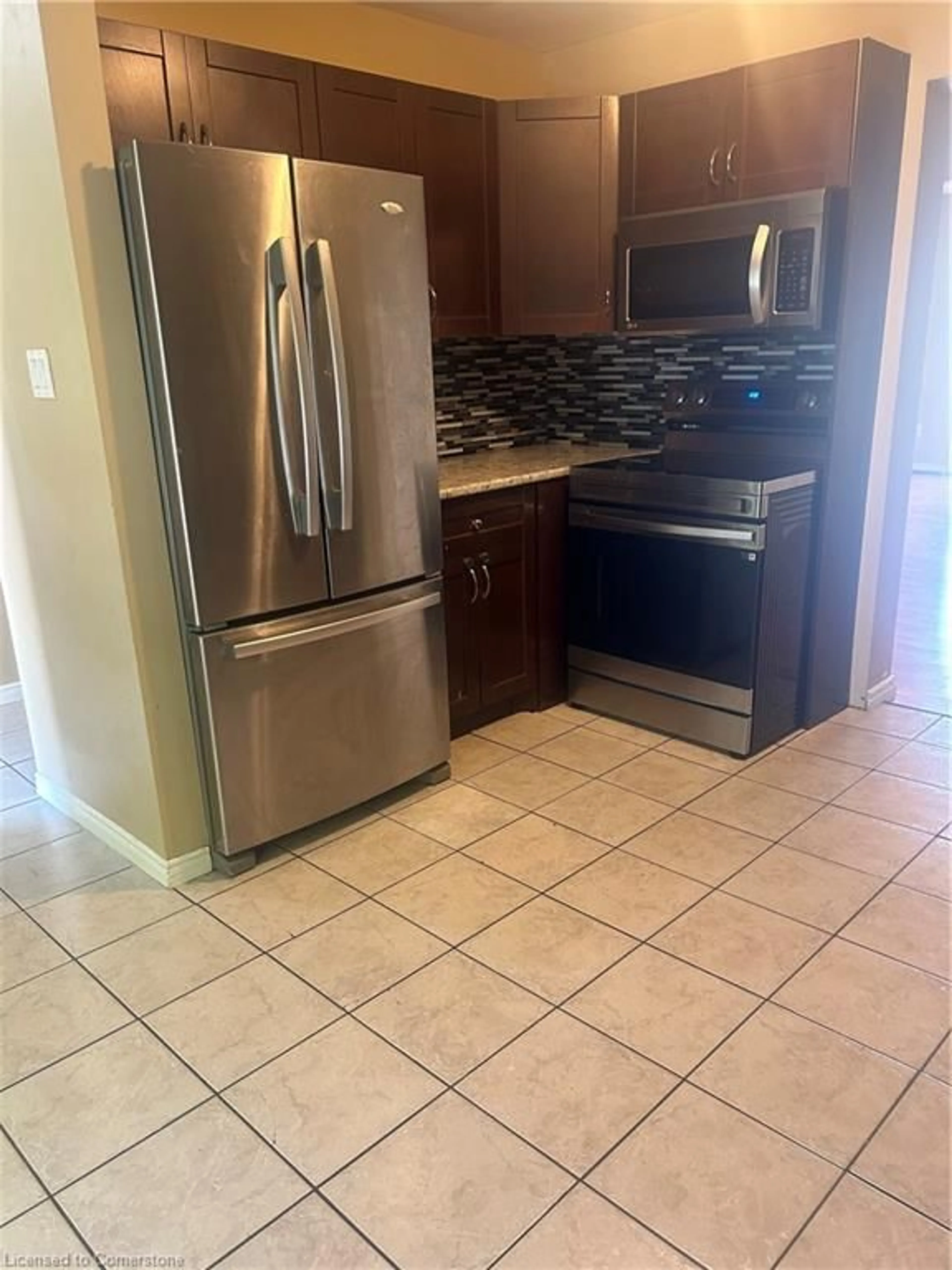 Standard kitchen, ceramic/tile floor for 97 Bonaventure St, London Ontario N5V 4A7