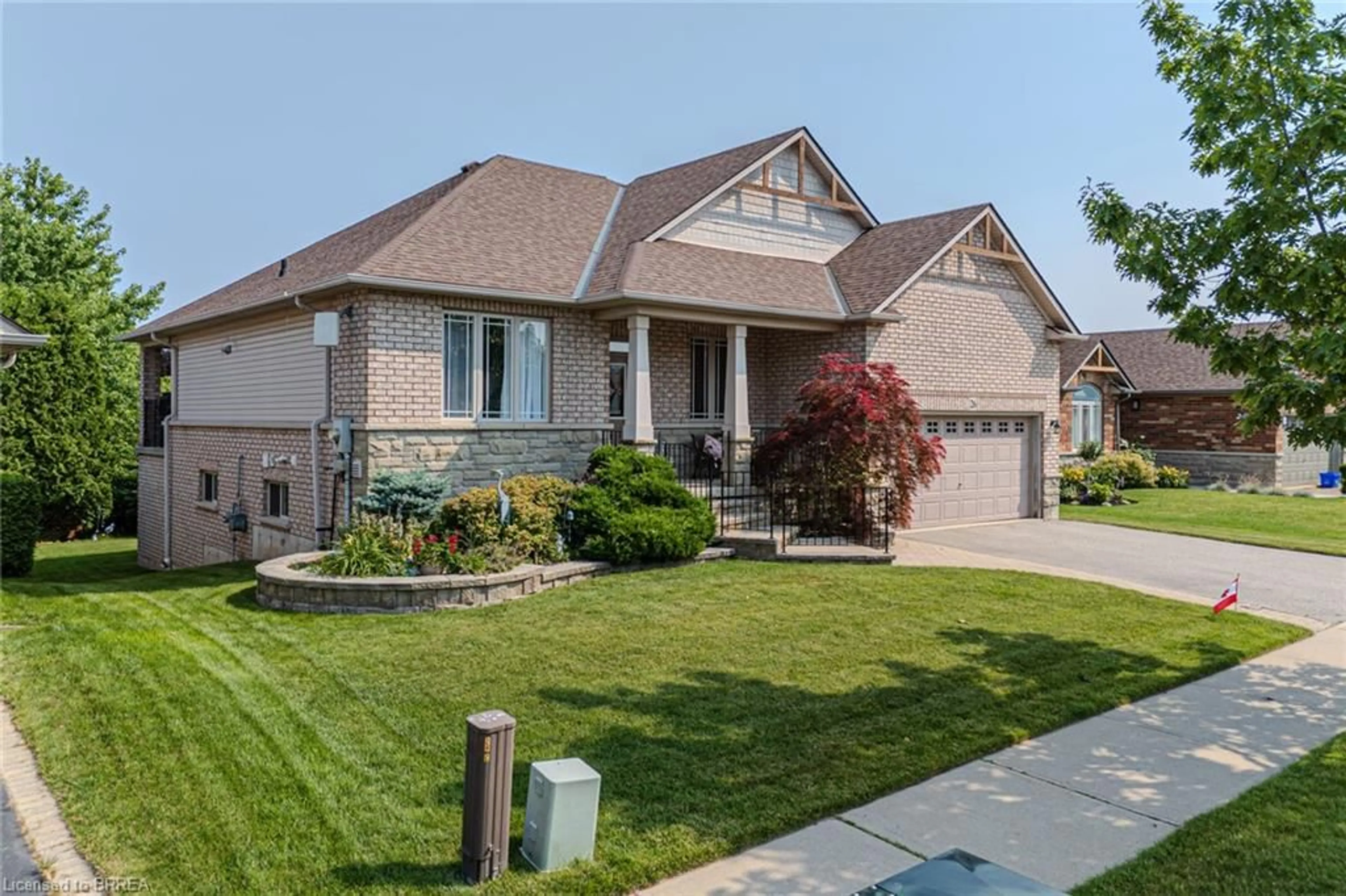 Home with vinyl exterior material, street for 26 Cobblestone Dr, Paris Ontario N3L 4G1