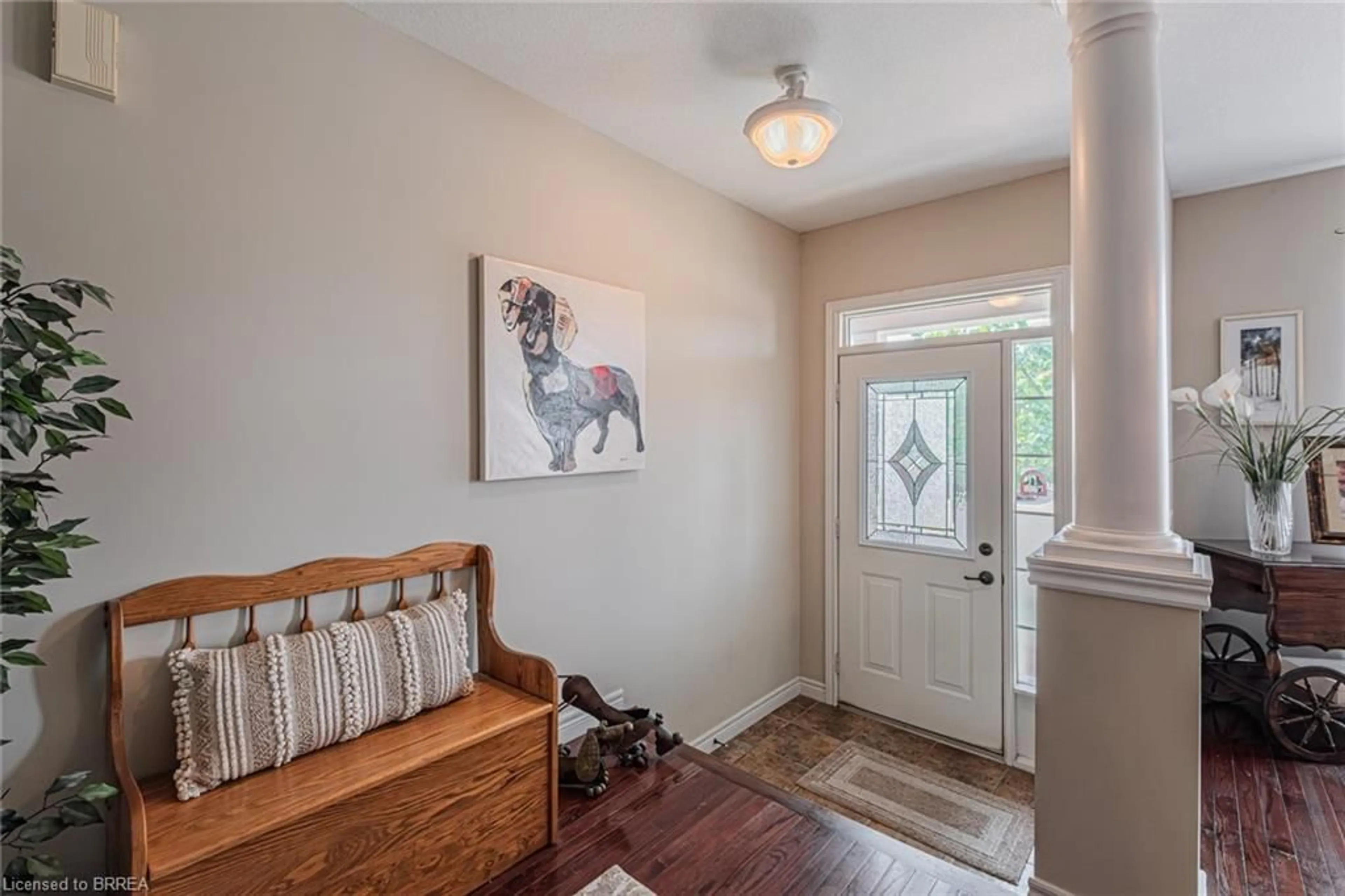 Indoor entryway for 26 Cobblestone Dr, Paris Ontario N3L 4G1