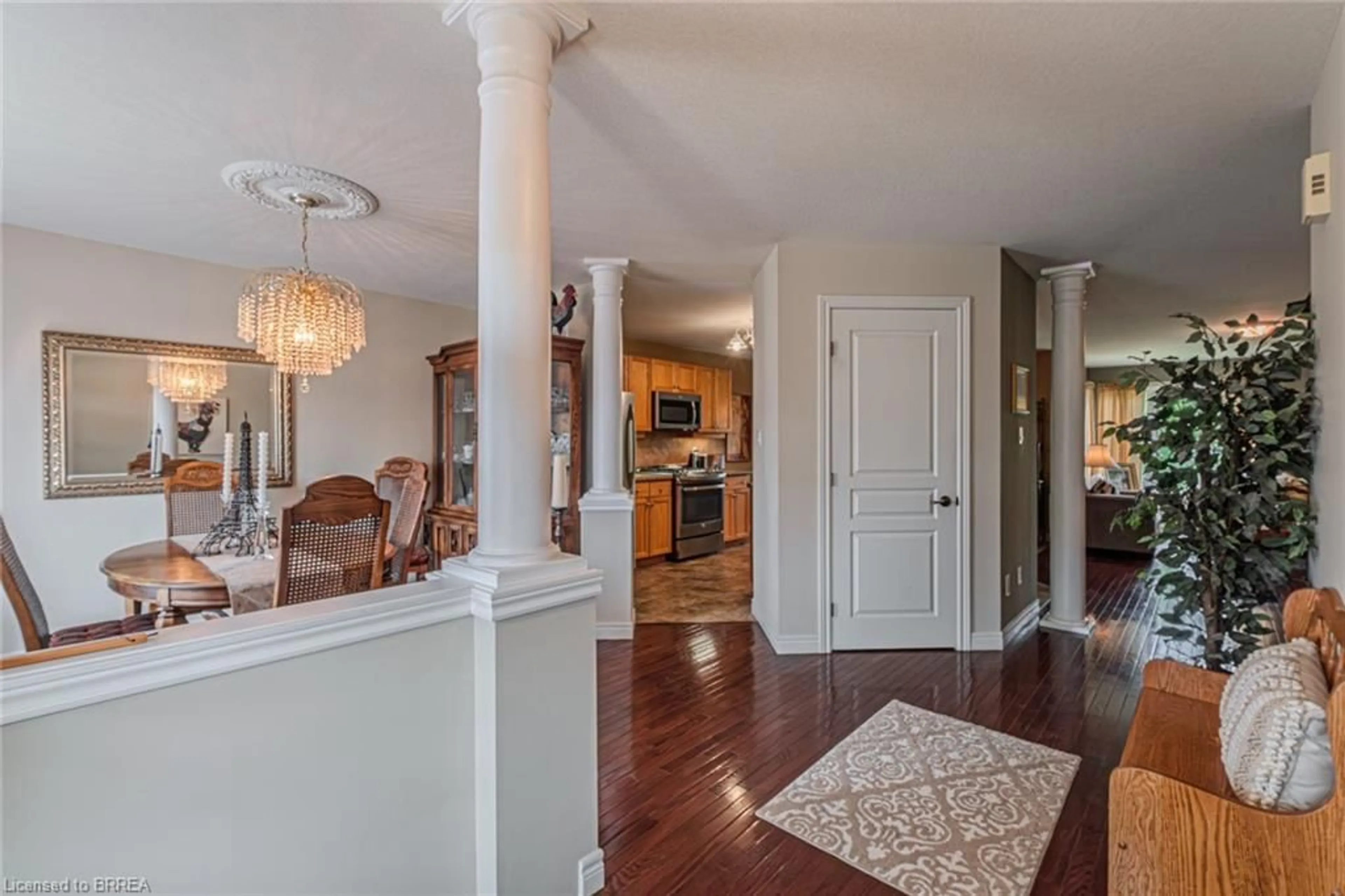 Indoor entryway for 26 Cobblestone Dr, Paris Ontario N3L 4G1
