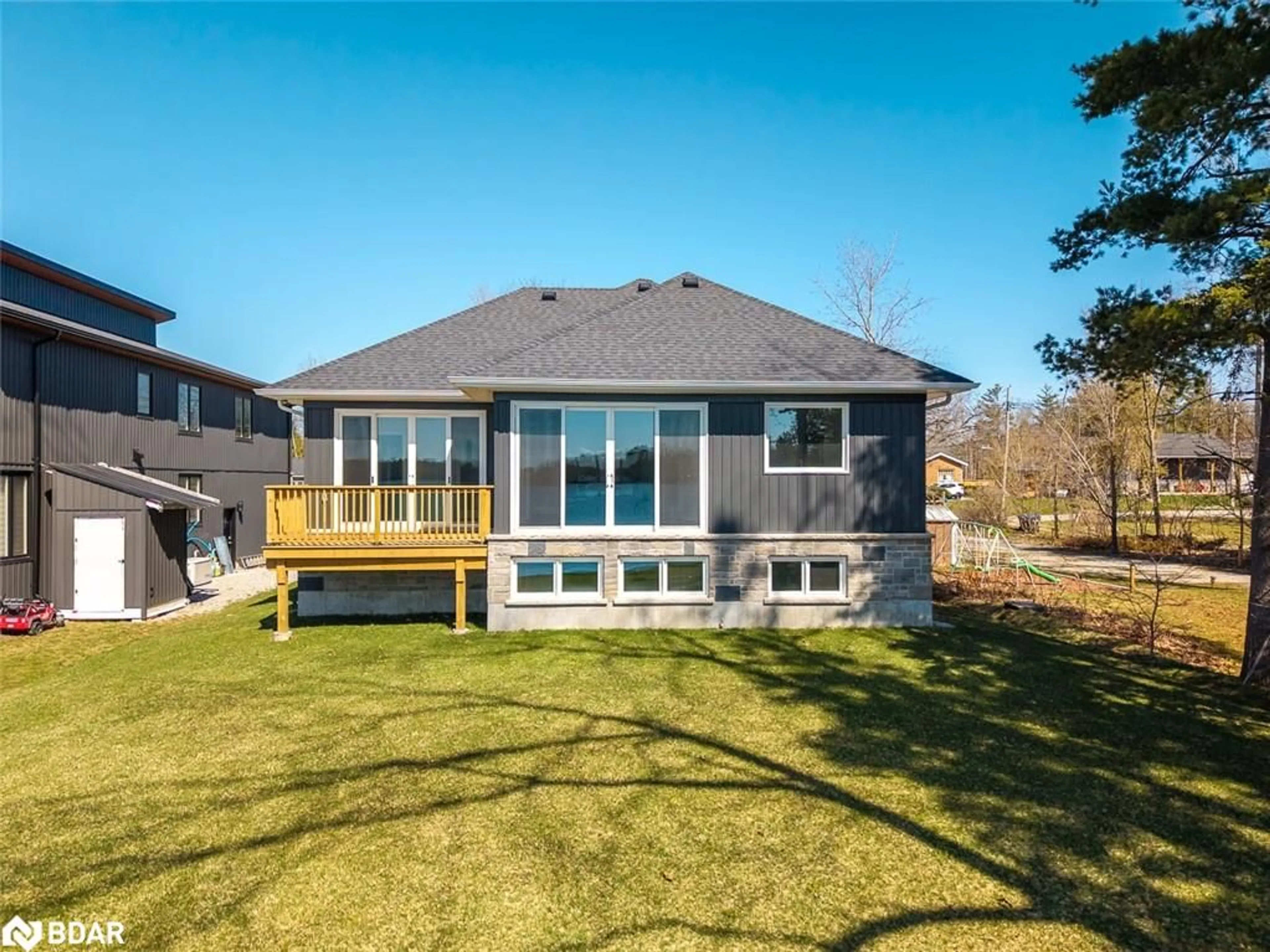 Home with vinyl exterior material, water/lake/river/ocean view for 3331 St George Blvd, Severn Ontario L0K 2B0