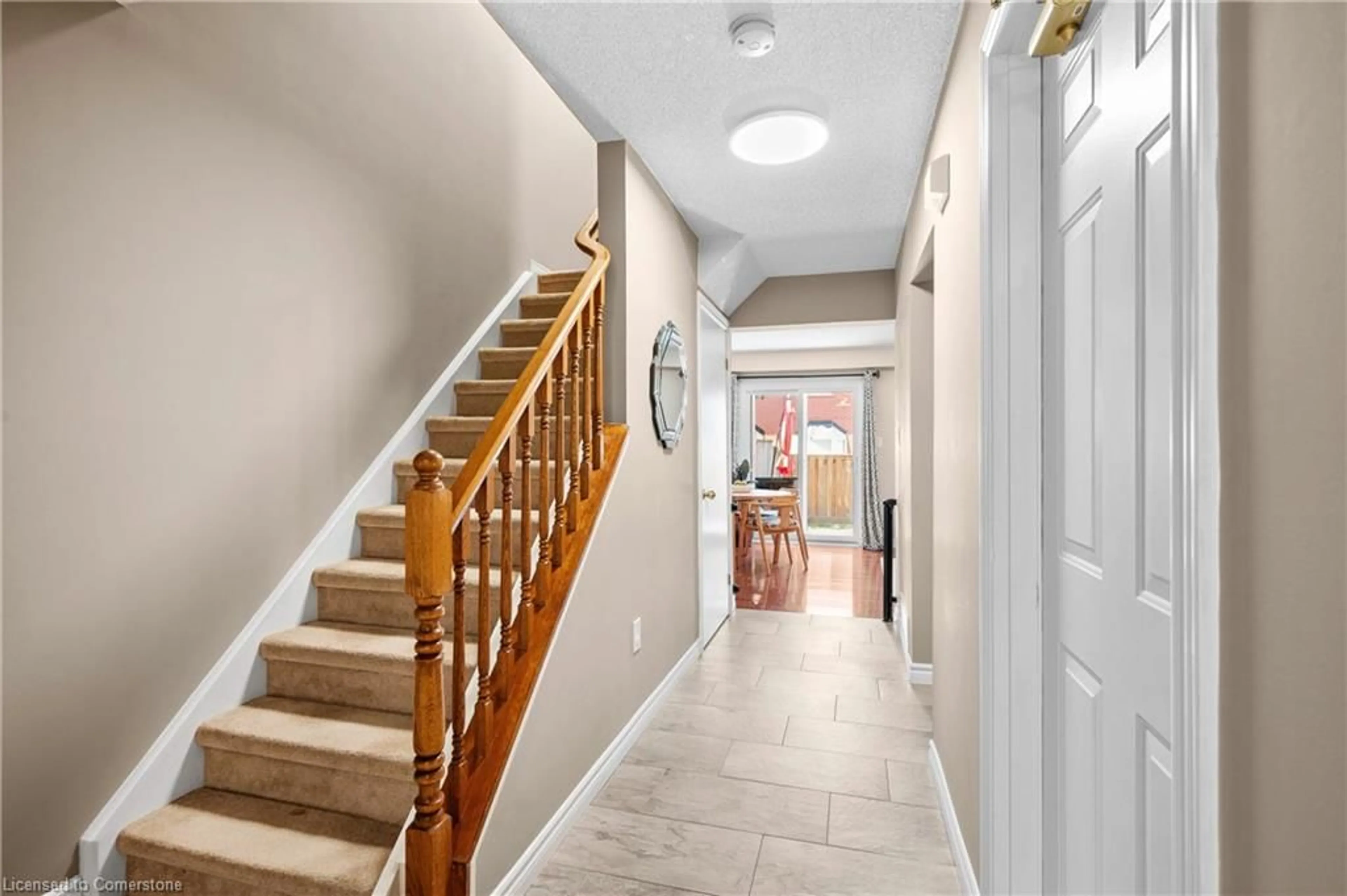 Indoor entryway for 610 Barton St, Stoney Creek Ontario L8E 5V2