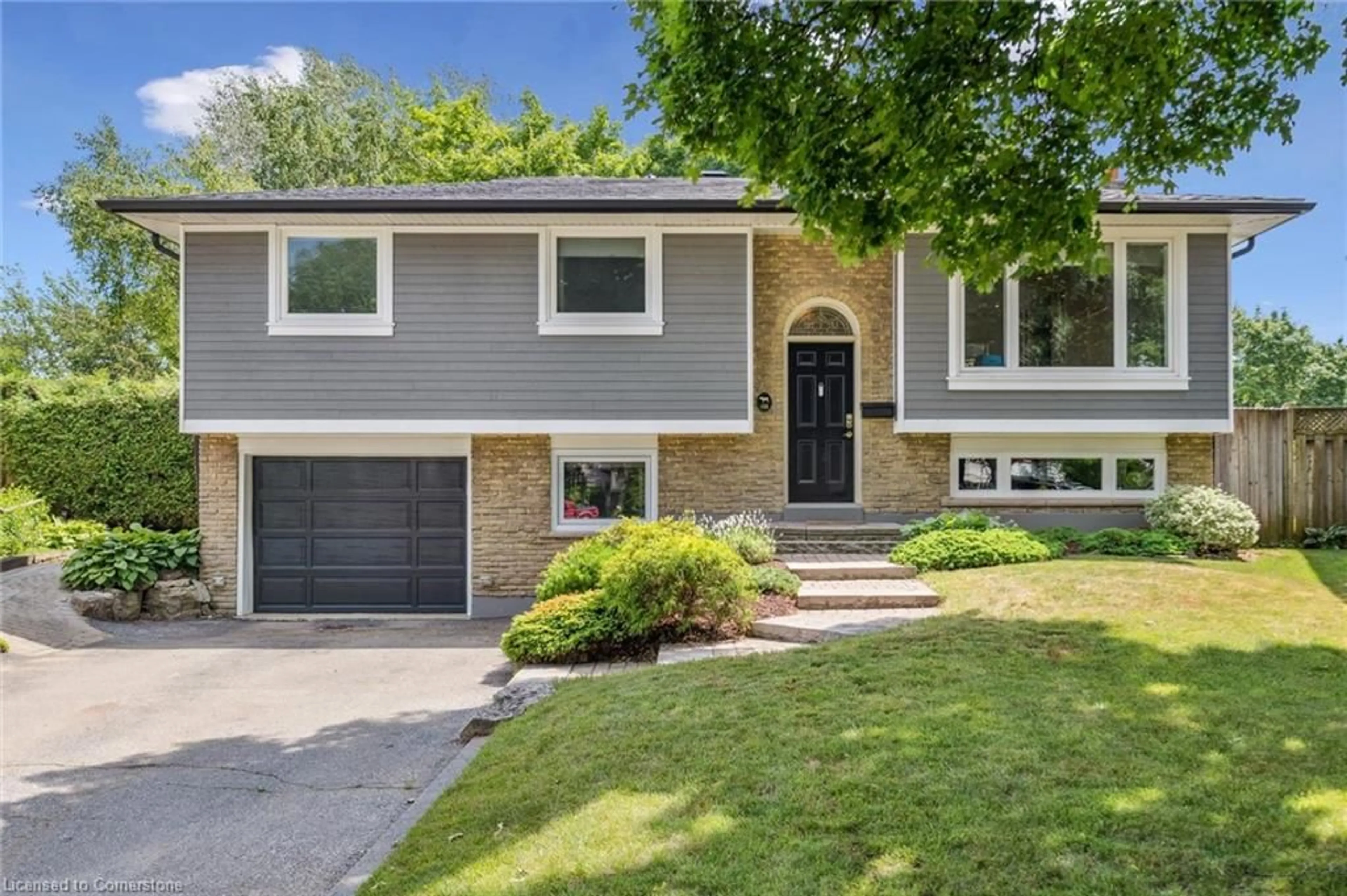 Home with vinyl exterior material, street for 132 Osborne Cres, Oakville Ontario L6H 1G1