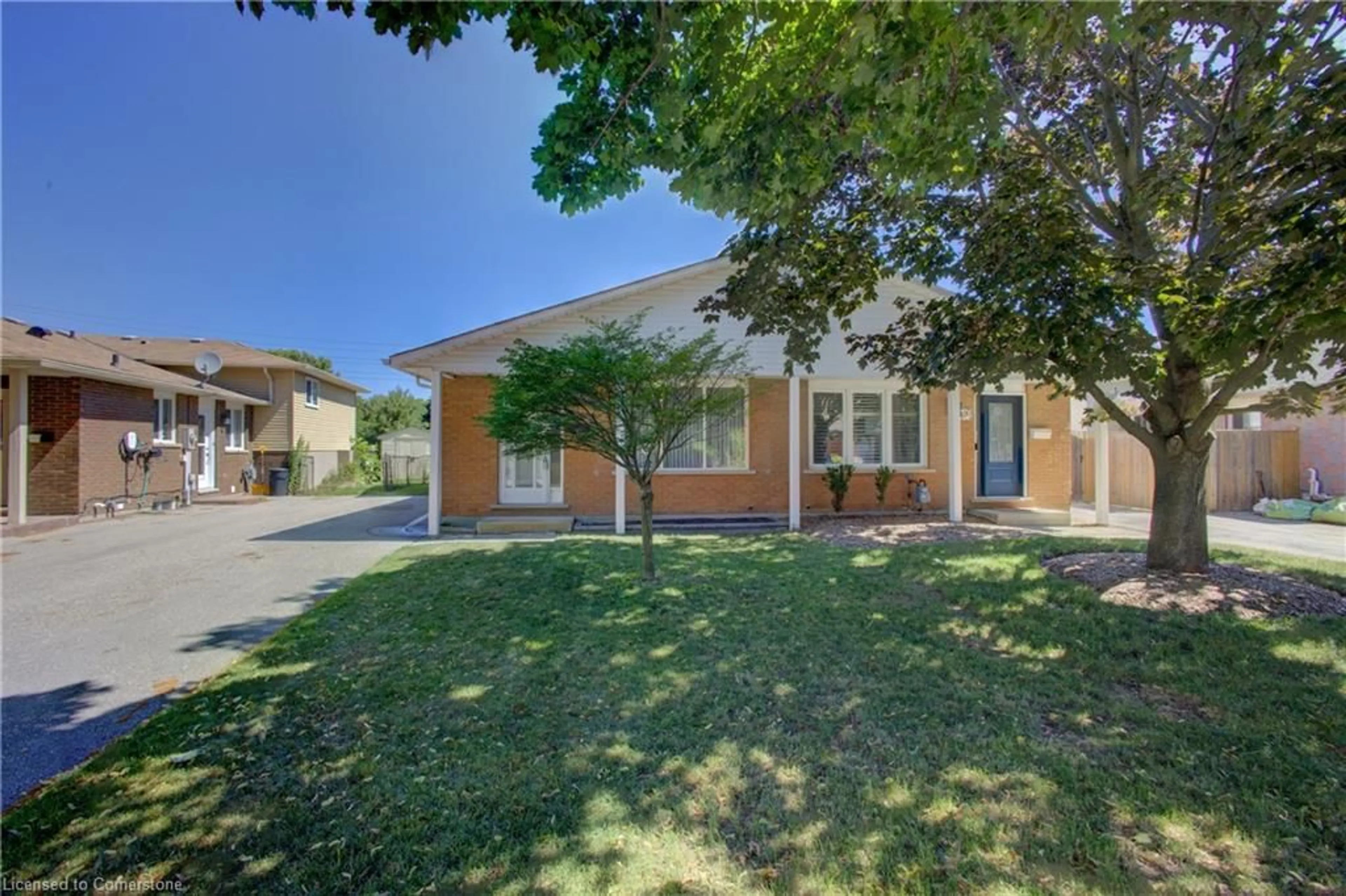 A pic from outside/outdoor area/front of a property/back of a property/a pic from drone, street for 490A Redfox Rd, Waterloo Ontario N2K 2V8