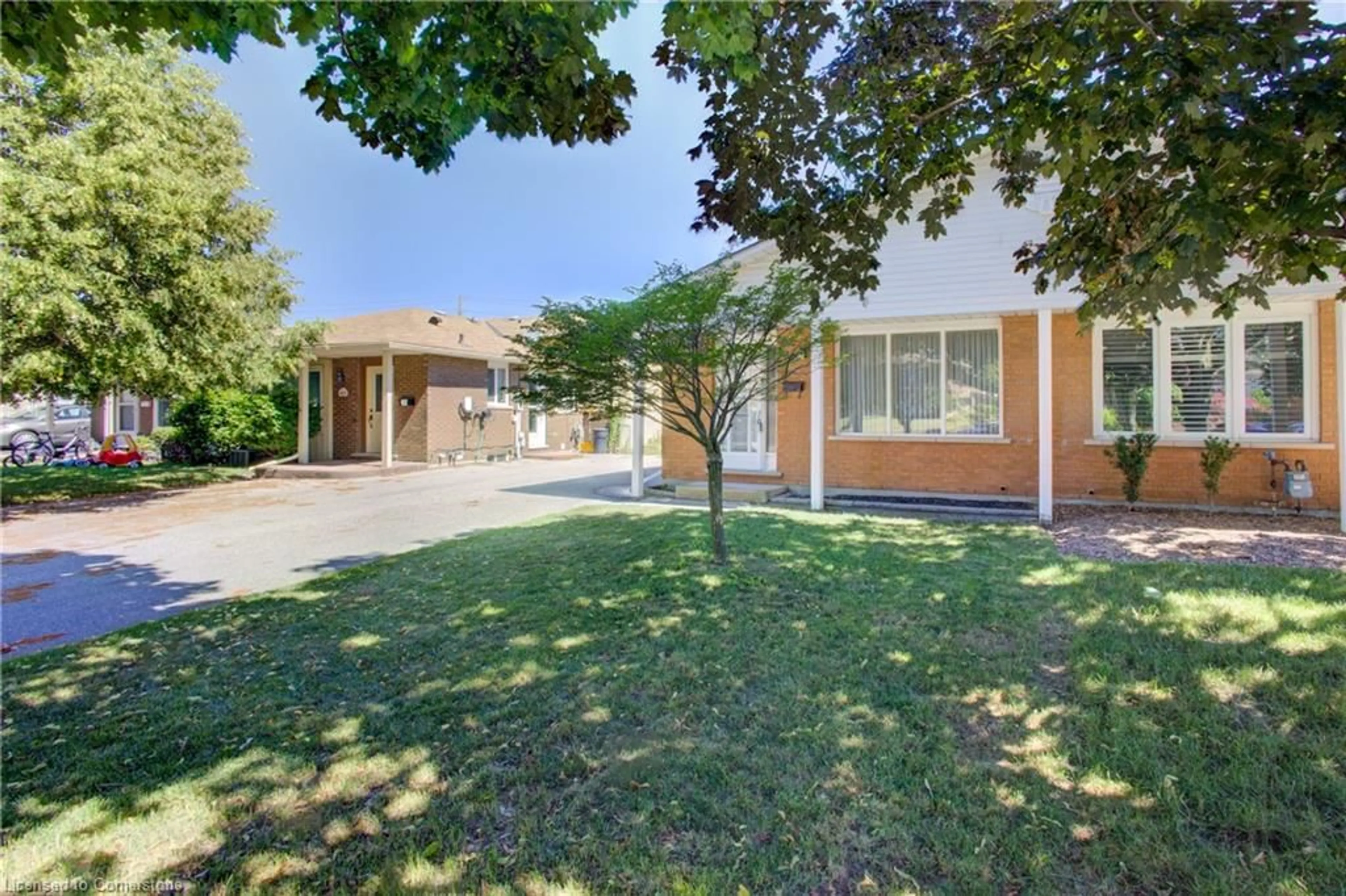 A pic from outside/outdoor area/front of a property/back of a property/a pic from drone, street for 490A Redfox Rd, Waterloo Ontario N2K 2V8