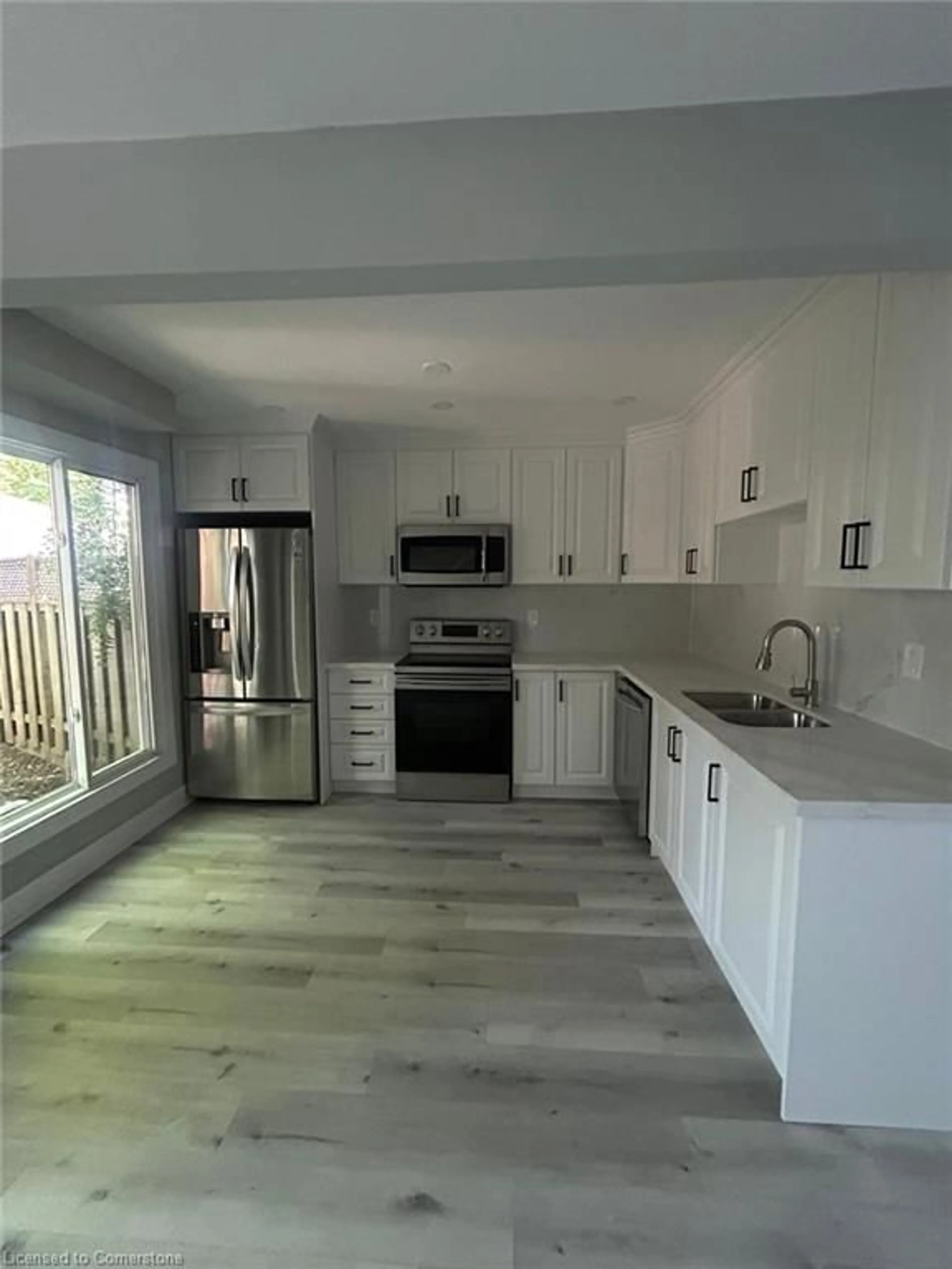 Open concept kitchen, unknown for 10 Grassmere Crt, Oshawa Ontario L1H 3X4