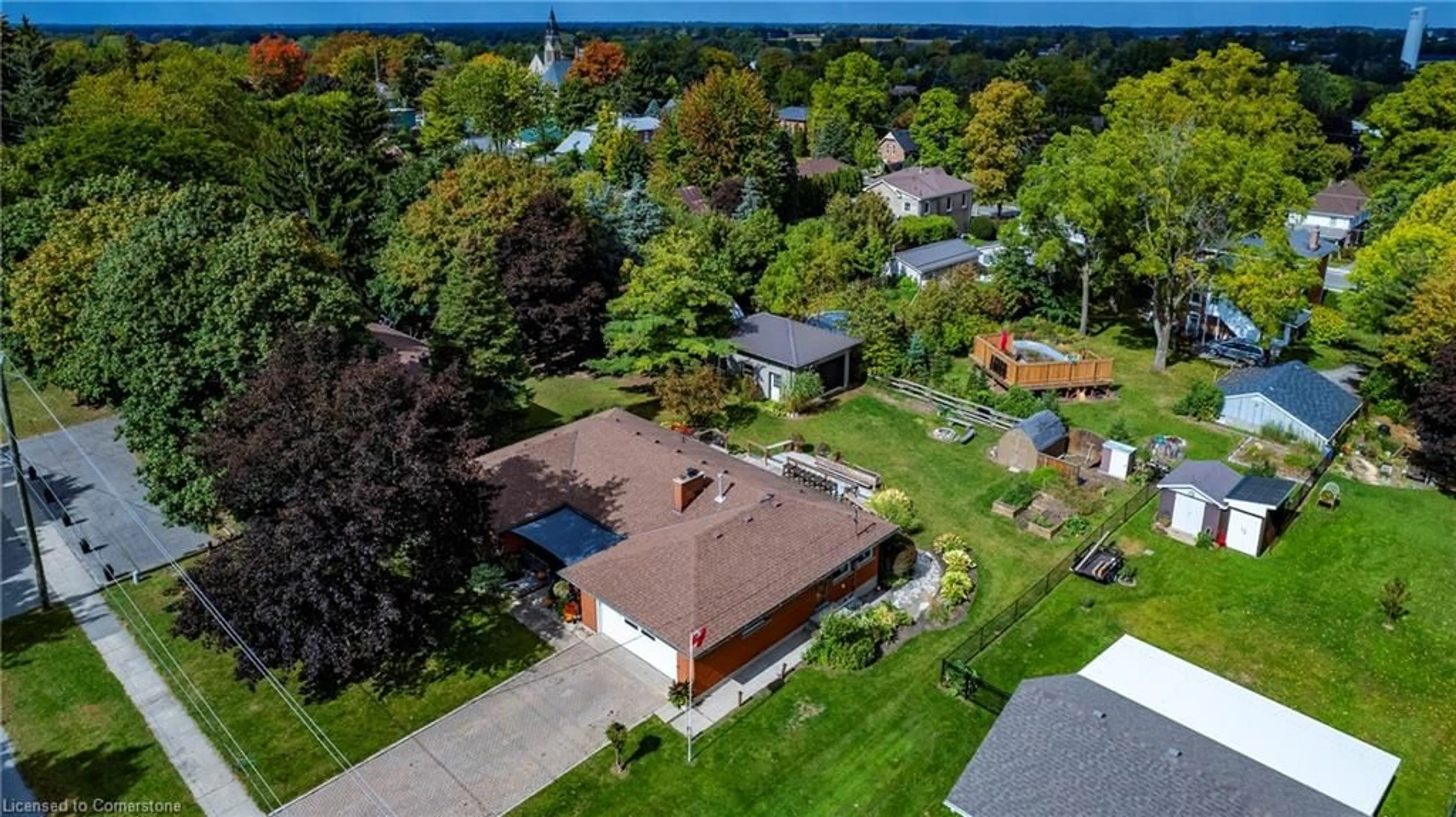 A pic from outside/outdoor area/front of a property/back of a property/a pic from drone, street for 61 East Church St, Waterford Ontario N0E 1Y0