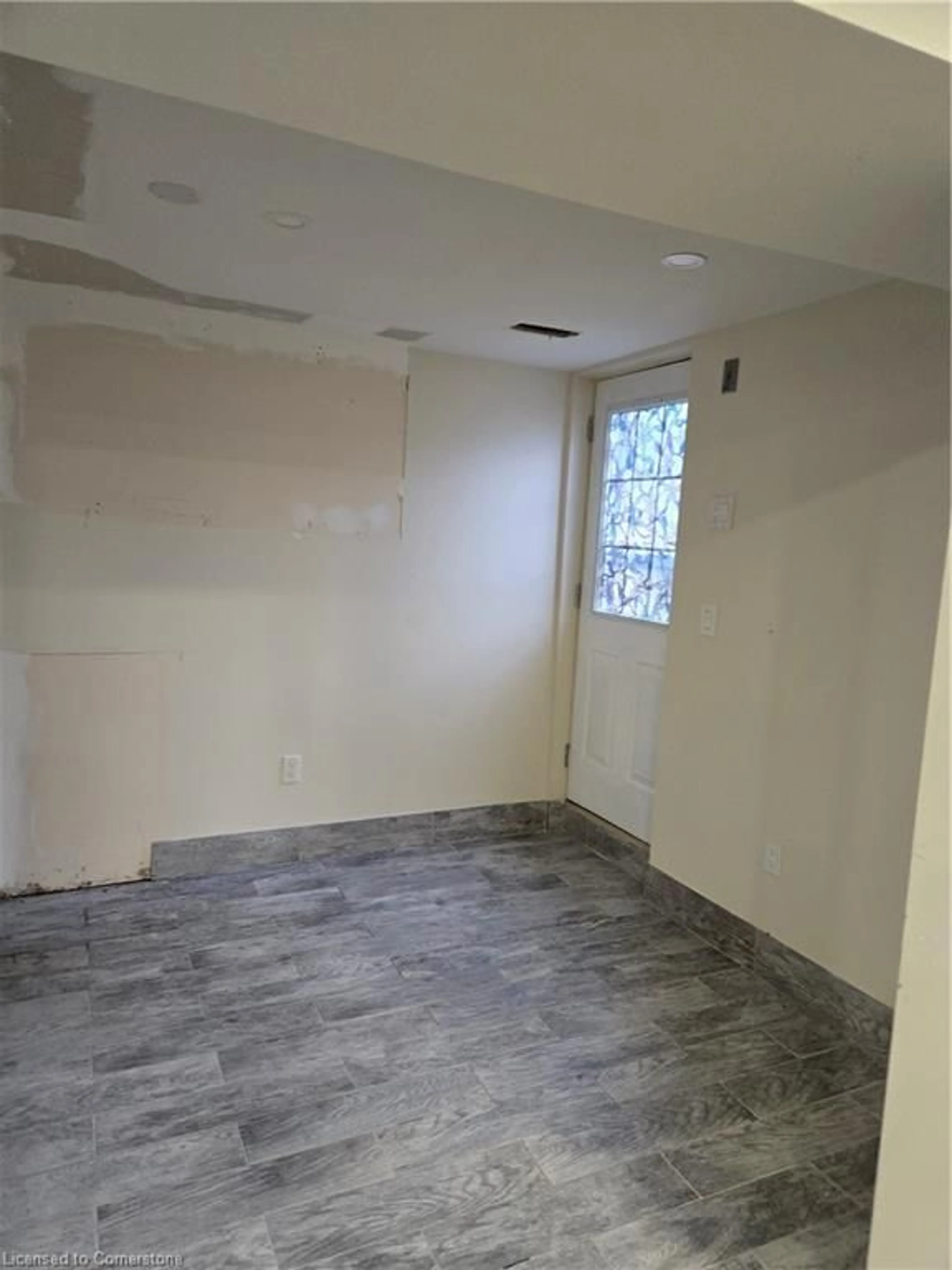 A pic of a room for 2380 Bridge Rd, Oakville Ontario L6L 2G6