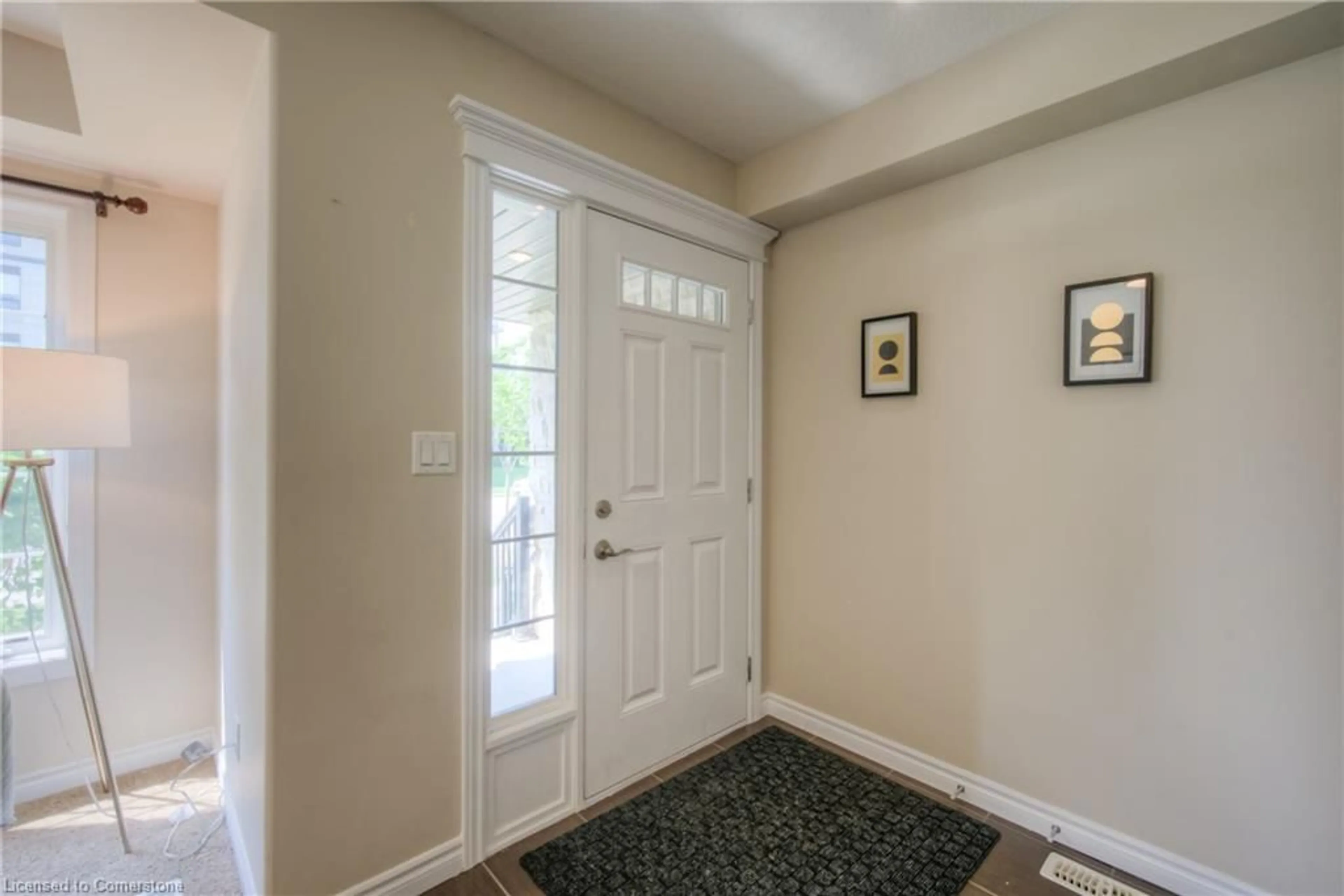 Indoor entryway for 635 Saginaw Pky #18, Cambridge Ontario N1T 0C1