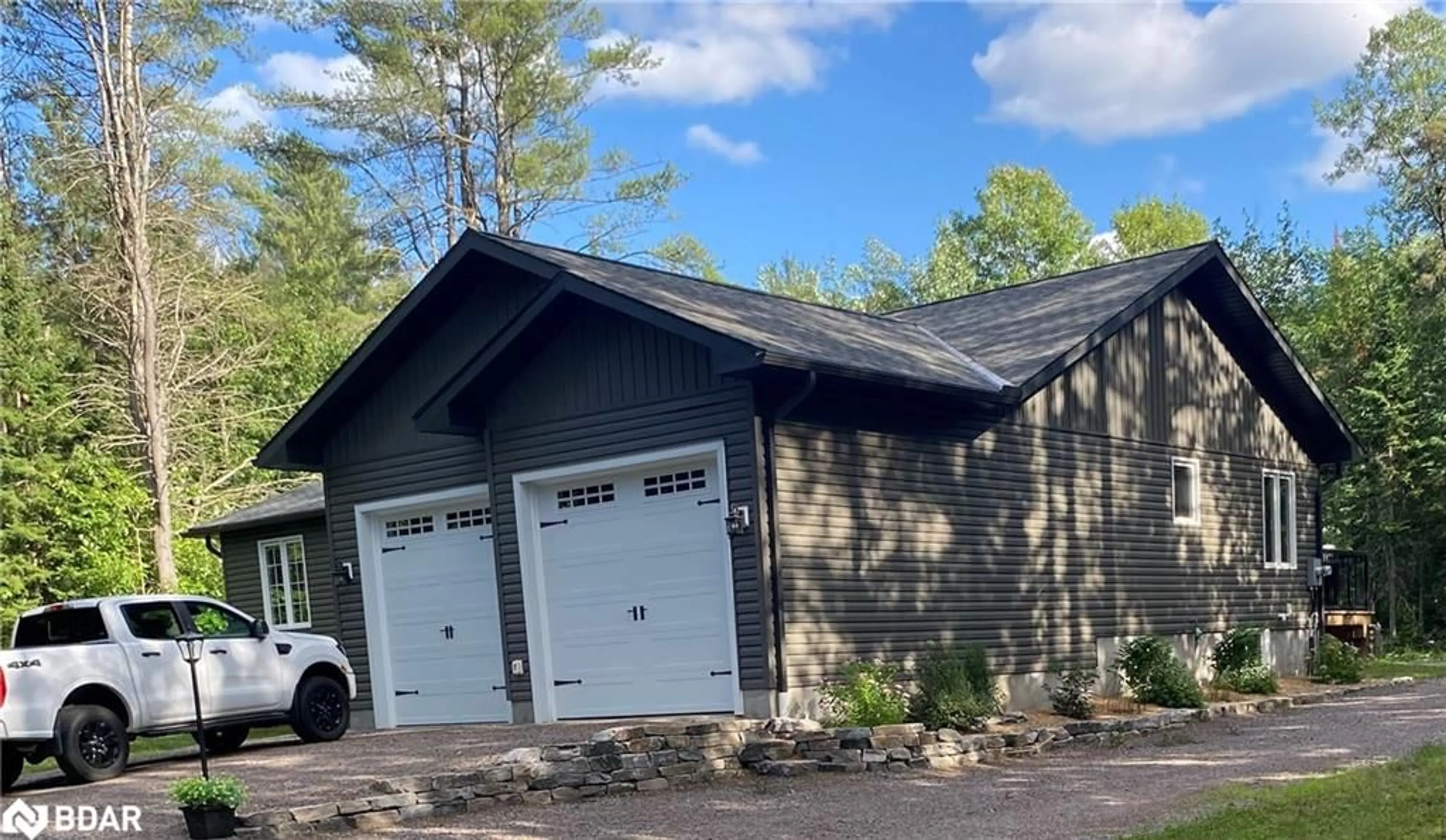 Indoor garage for 2241 Lone Pine Drive Dr, Huntsville Ontario P0B 1L0