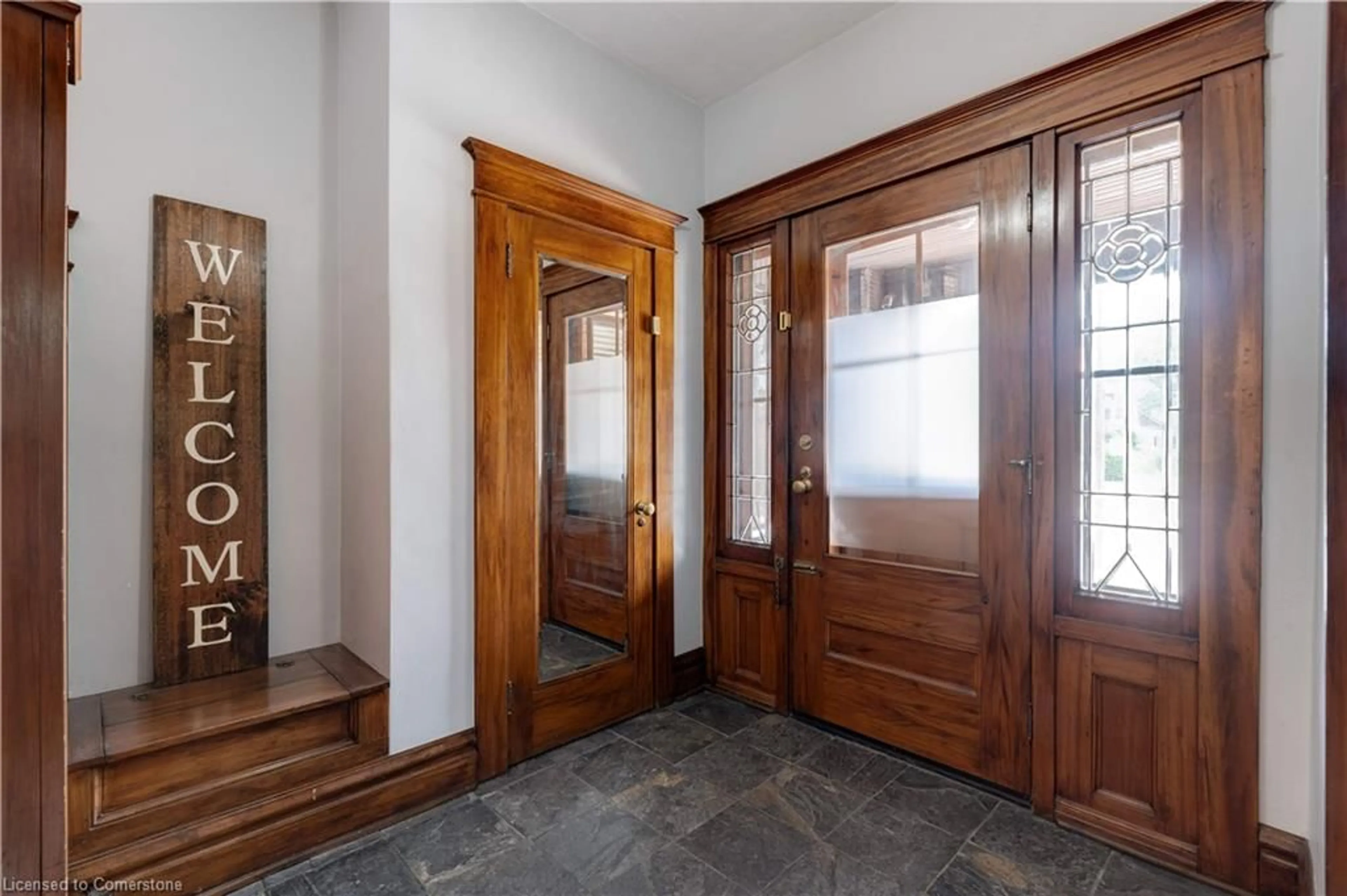 Indoor entryway for 176 Sherman Ave, Hamilton Ontario L8M 2P9