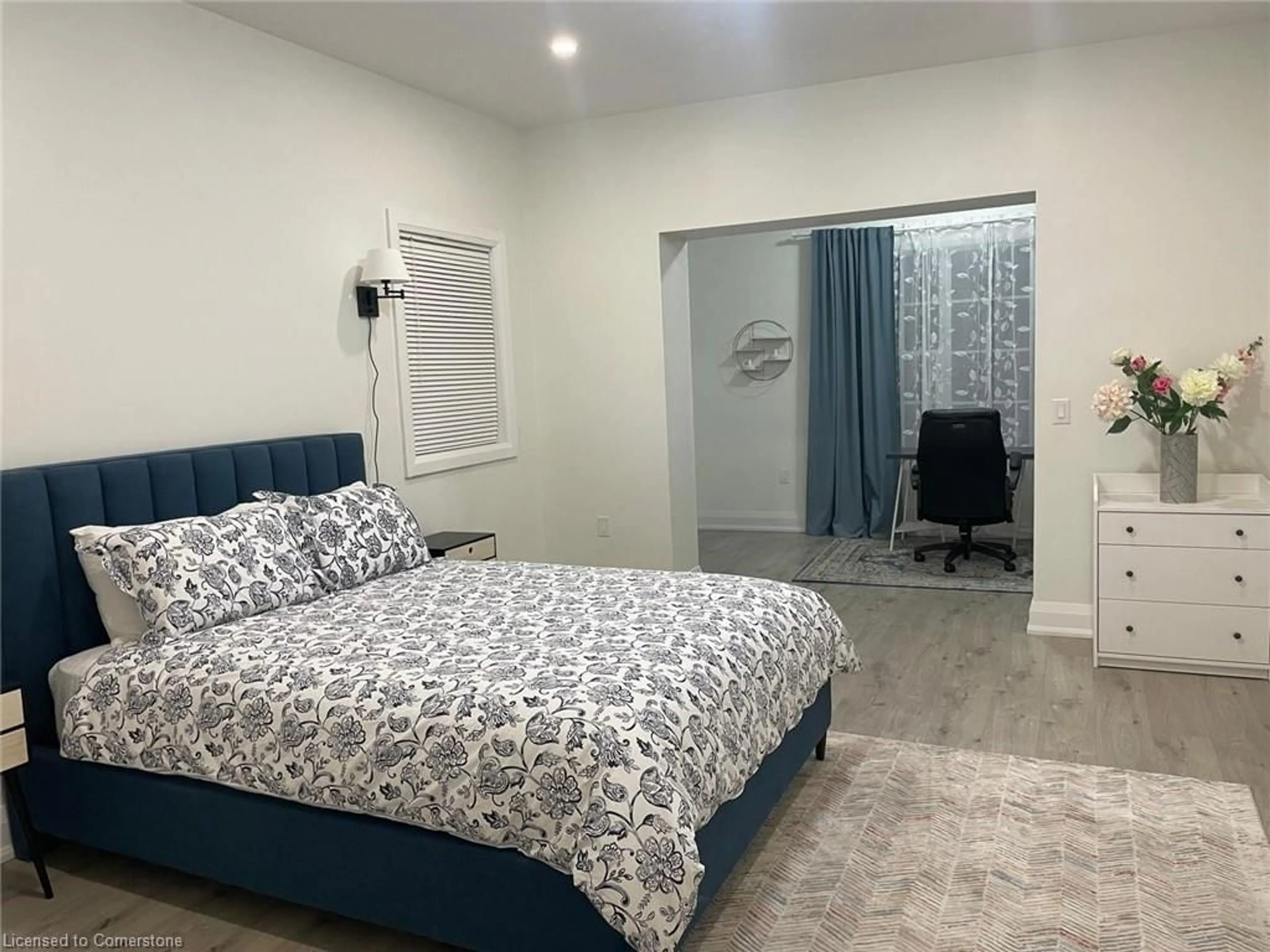 A pic of a room for 28 Burris St, Hamilton Ontario L8M 2J3