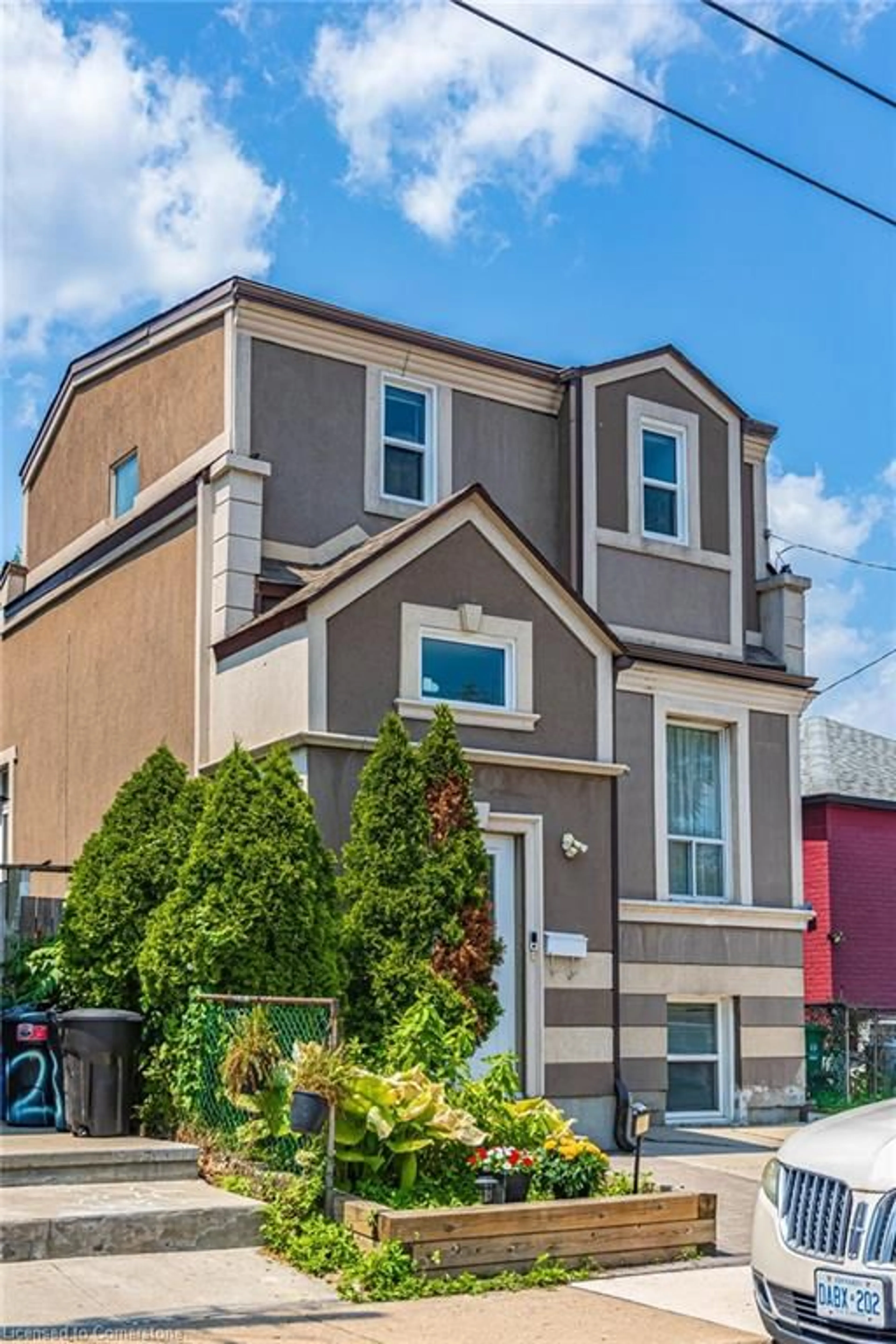 Home with vinyl exterior material, street for 99 Cathcart St, Hamilton Ontario L8L 5A1