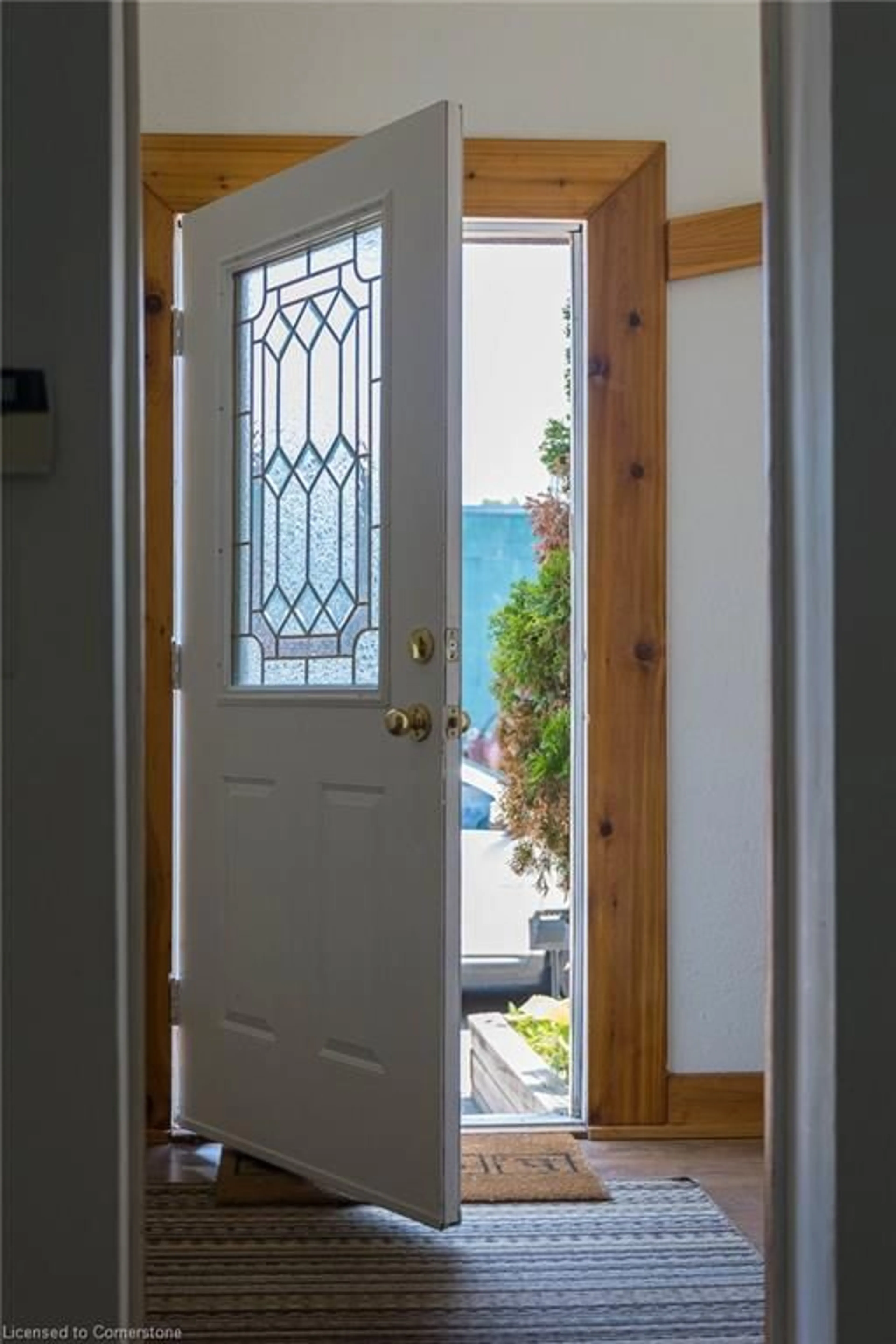 Indoor entryway for 99 Cathcart St, Hamilton Ontario L8L 5A1