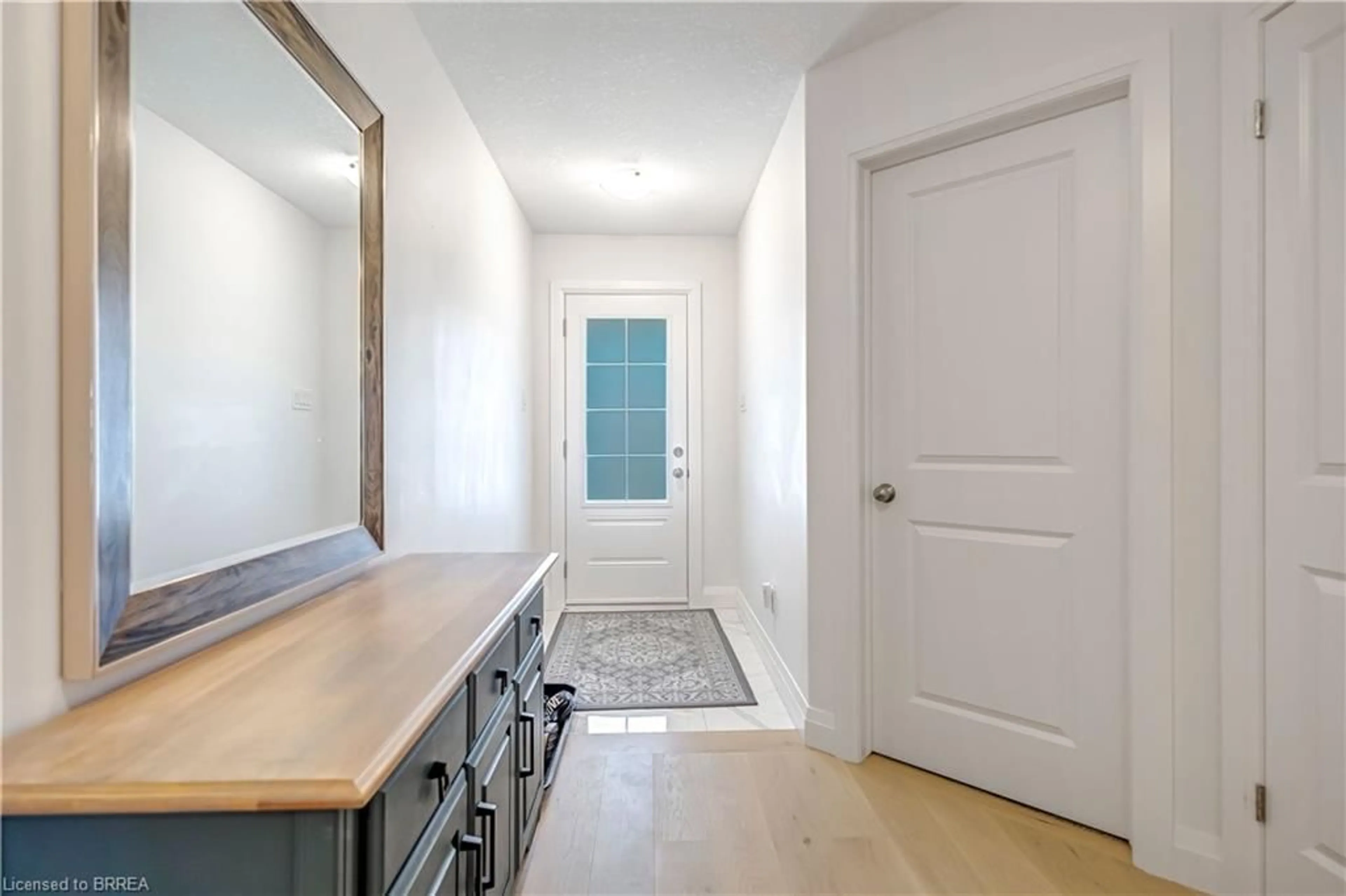 Indoor entryway for 15 Peachleaf Lane, Waterford Ontario N0E 1Y0